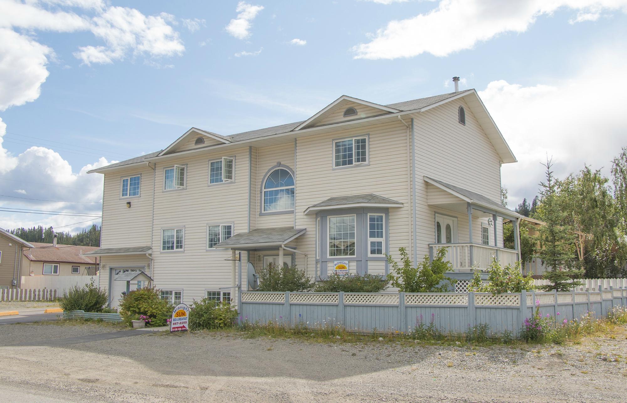 Midnight Sun Inn & Vacation Rentals