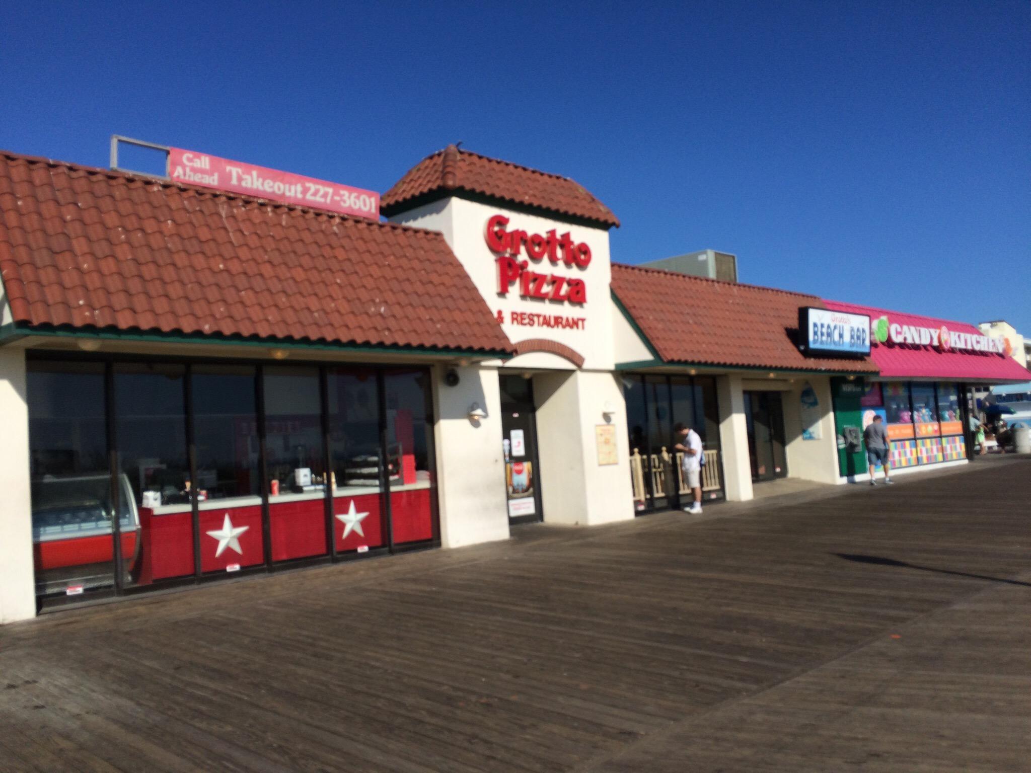 Grotto's Beach Bar