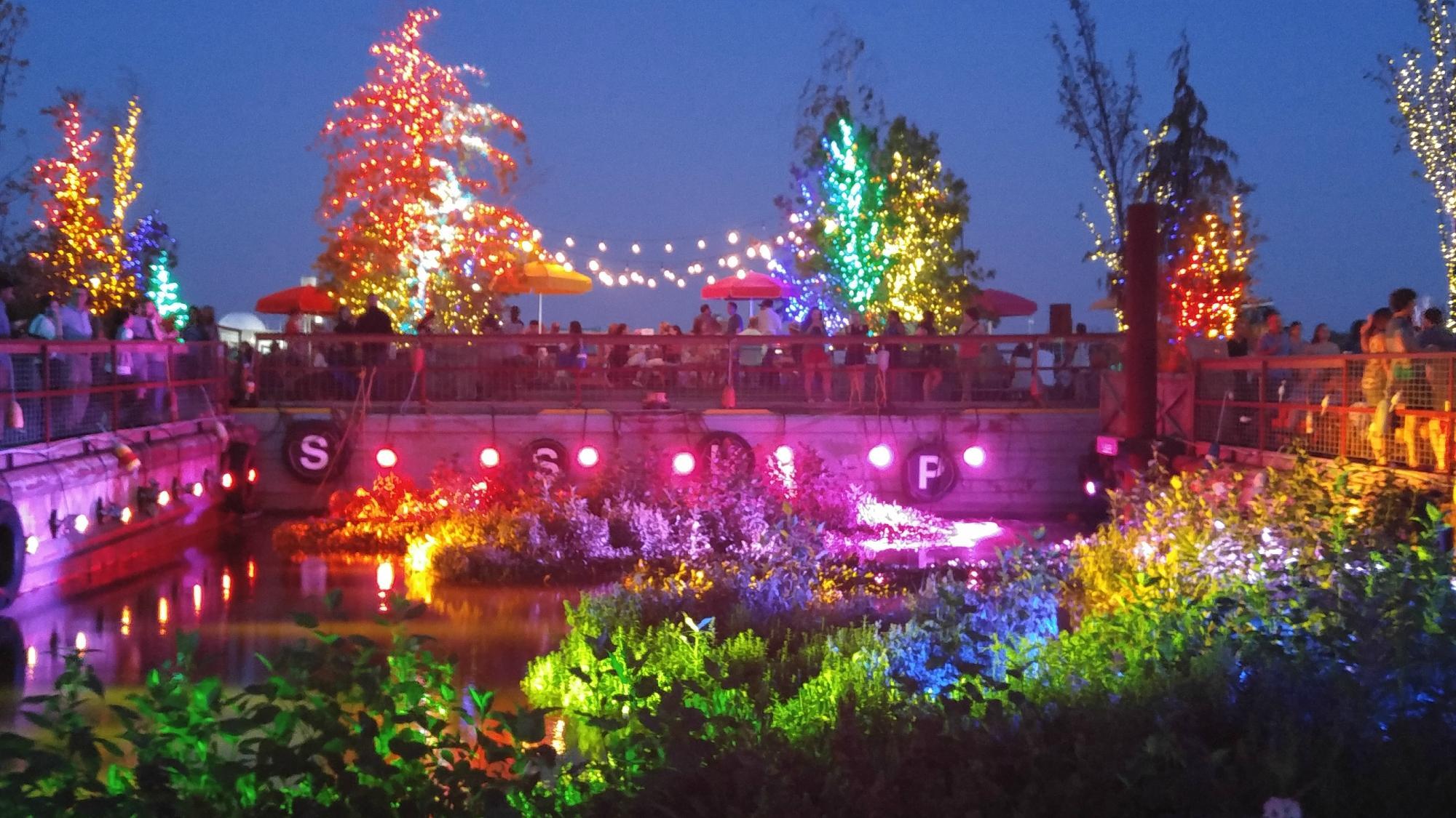 Spruce Street Harbor Park