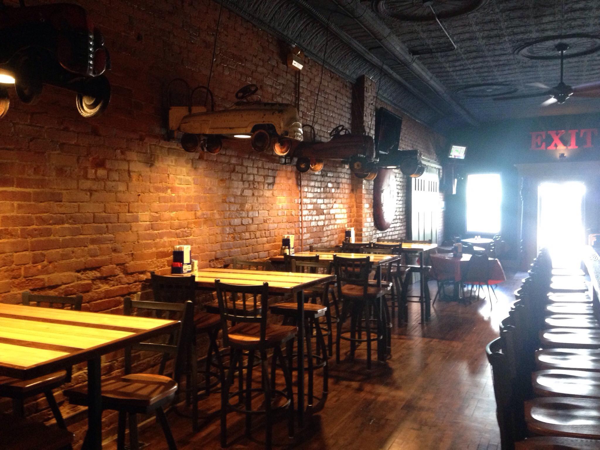 Aj's Uptown Bar & Grill