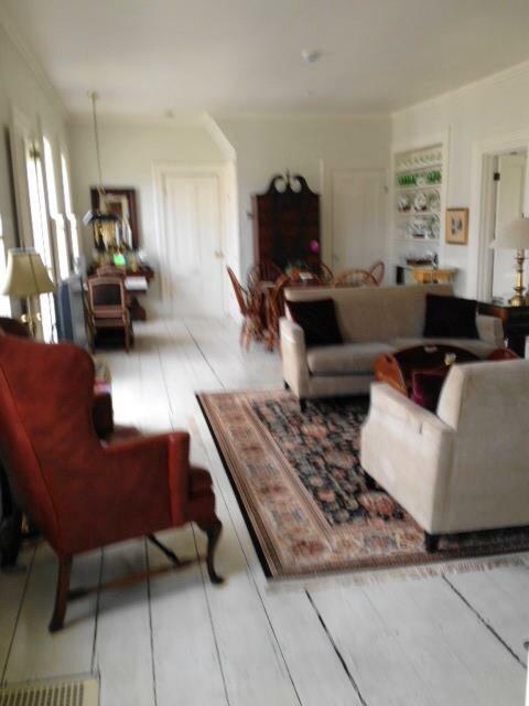 Ampersand Guesthouse