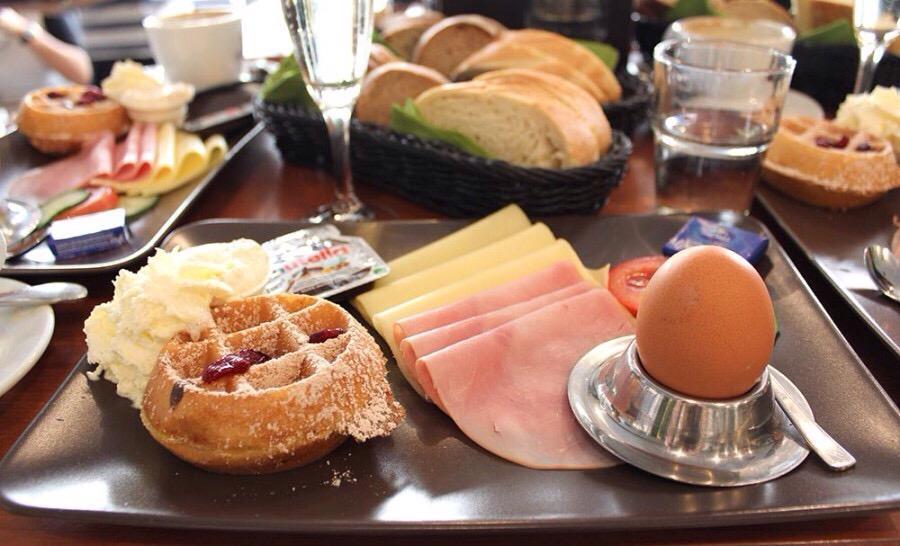 Breakfast Club Am Landhausplatz