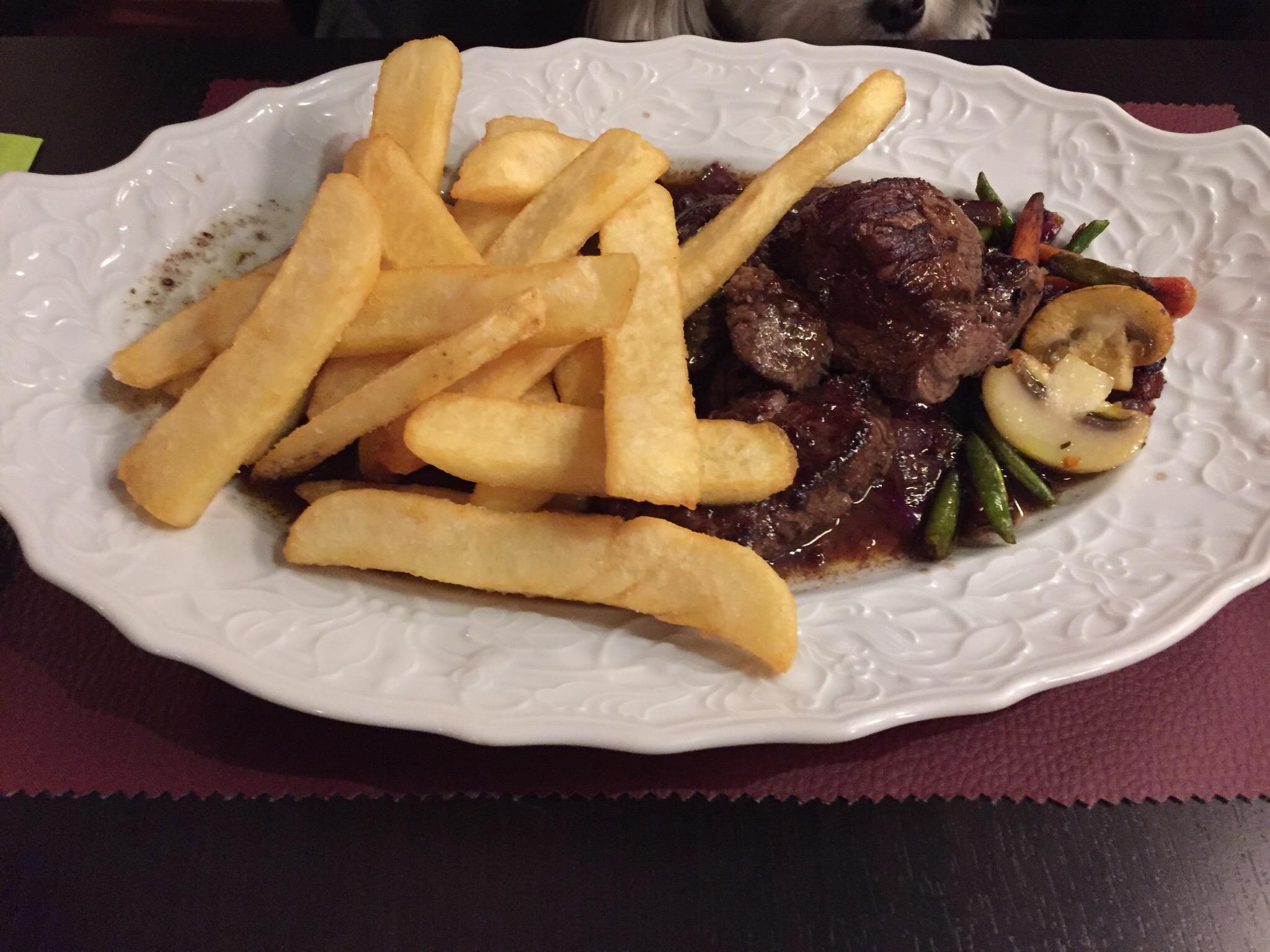 Zu Den Zwei Goldenen Hirschen - Das Kleine Steakhaus