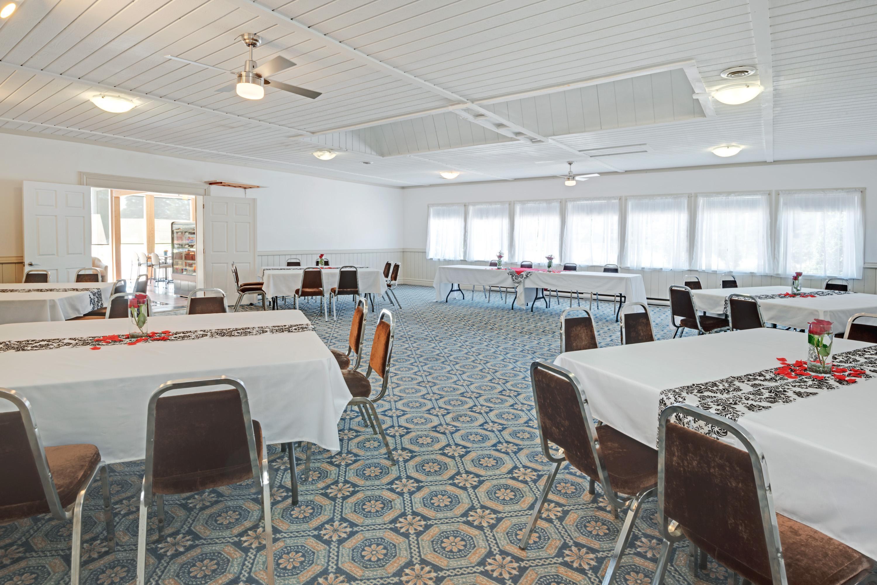 Howard Johnson by Wyndham Lindsay