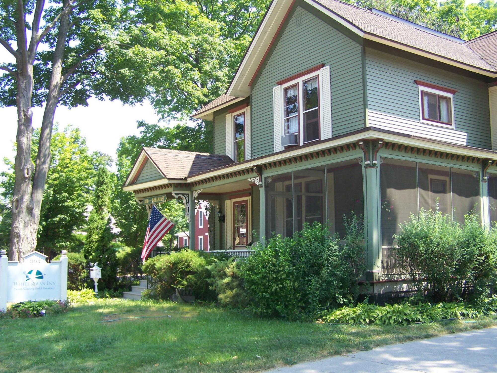 White Swan Inn Bed & Breakfast