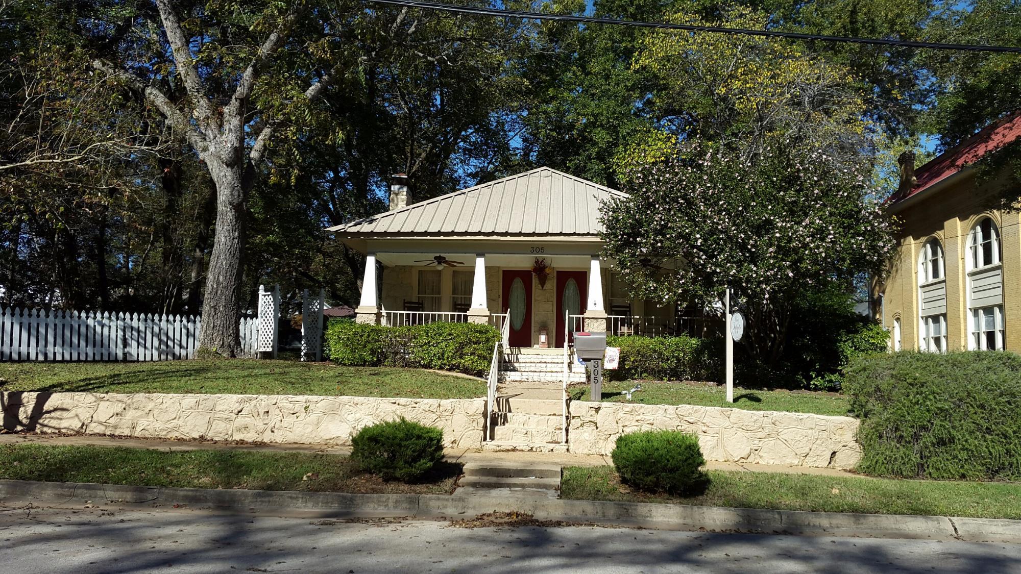Chez Lafayette Bed & Breakfast