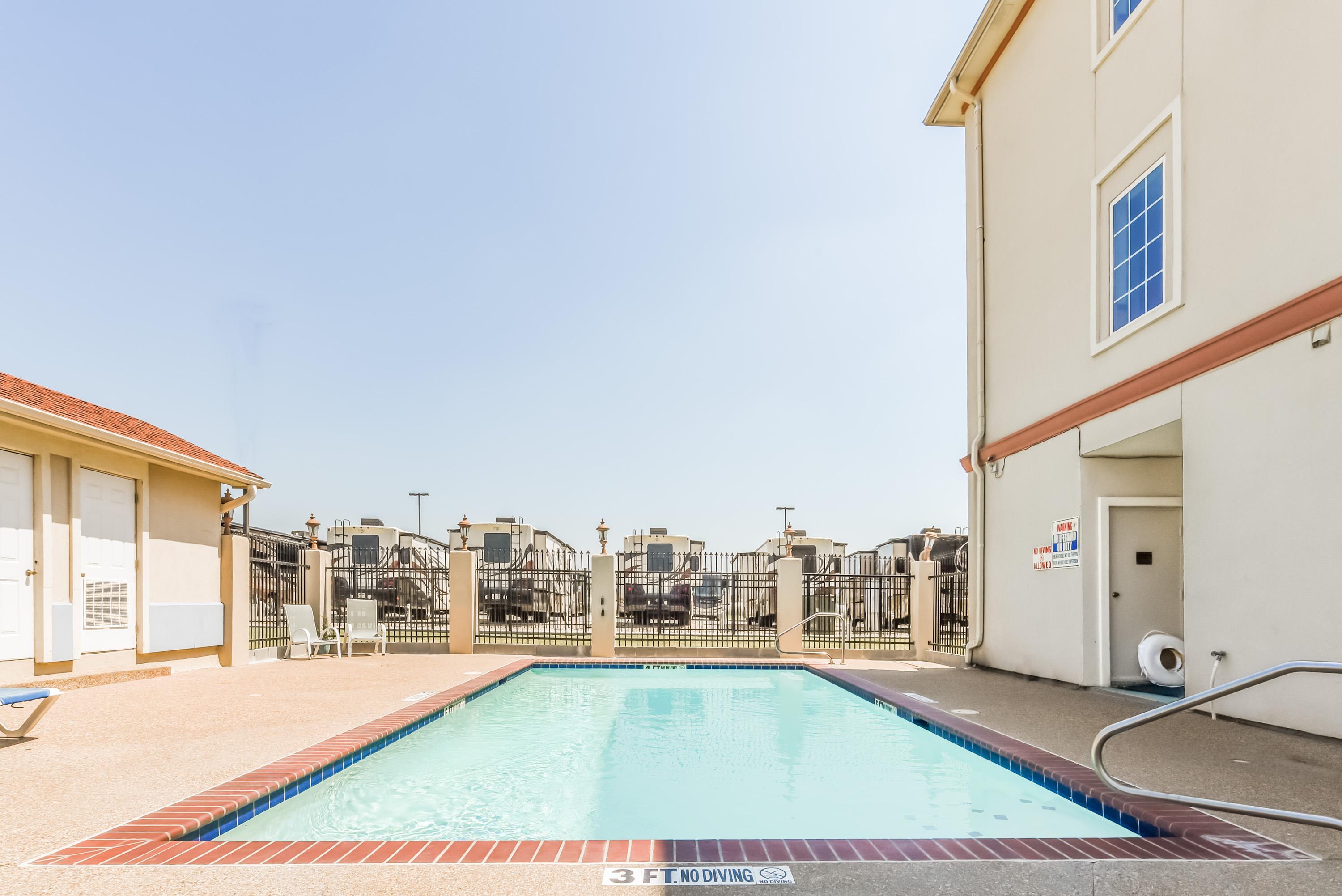 Super 8 by Wyndham Alvarado