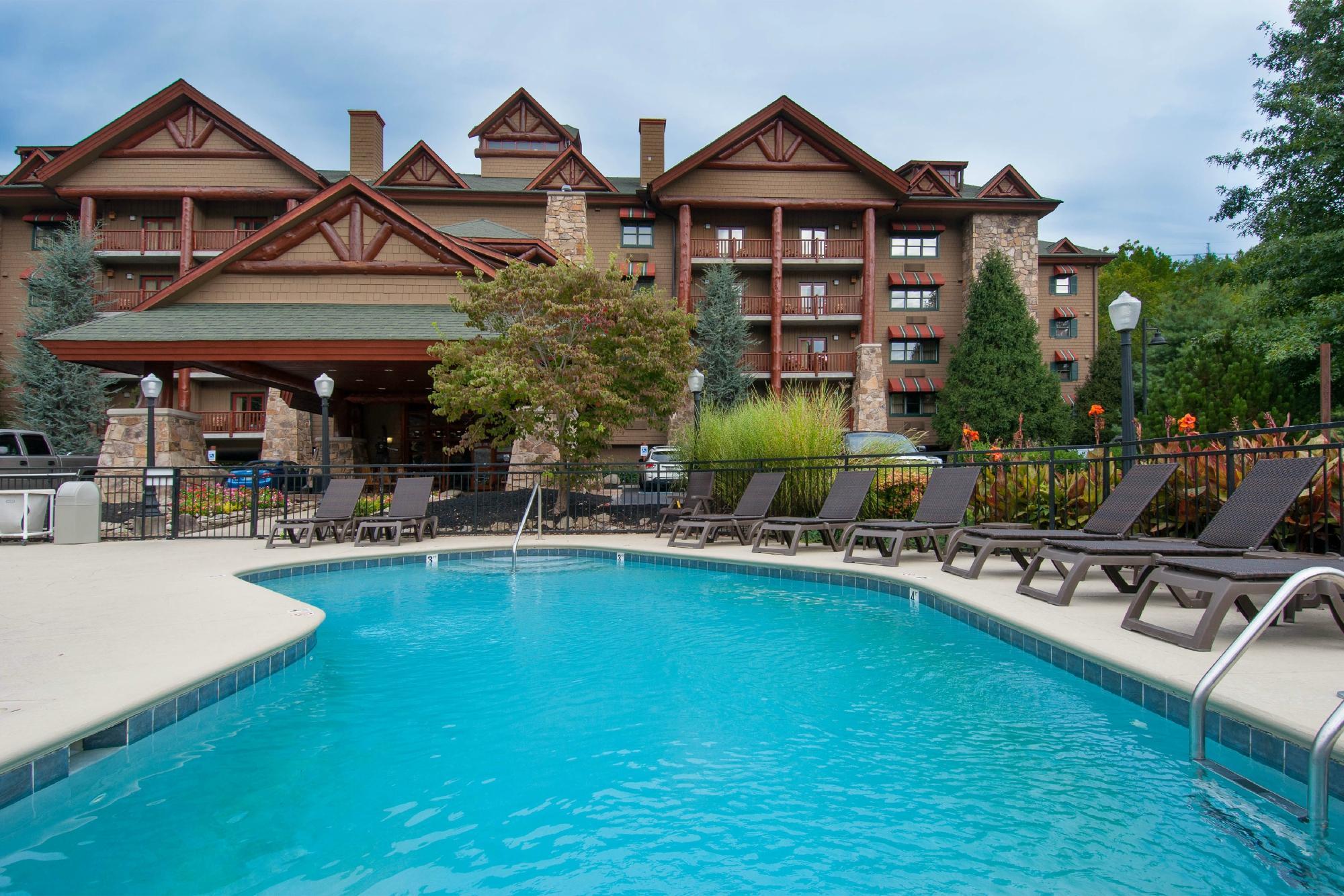 Bearskin Lodge on the River