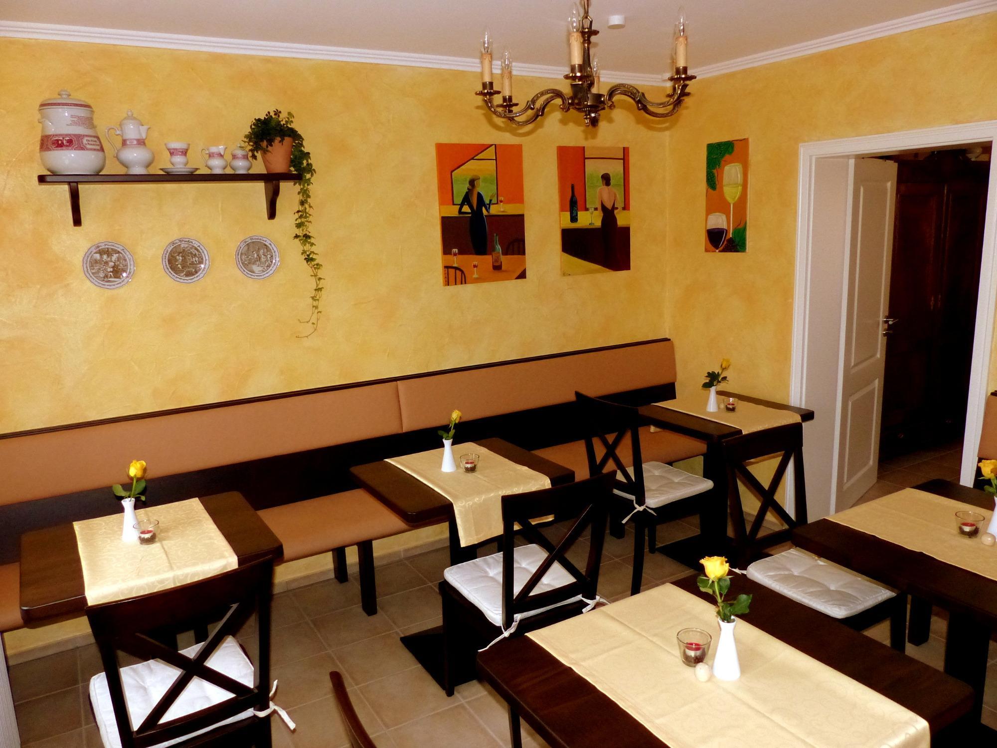 Cafe Und Weinstube "Backer's Roschen"