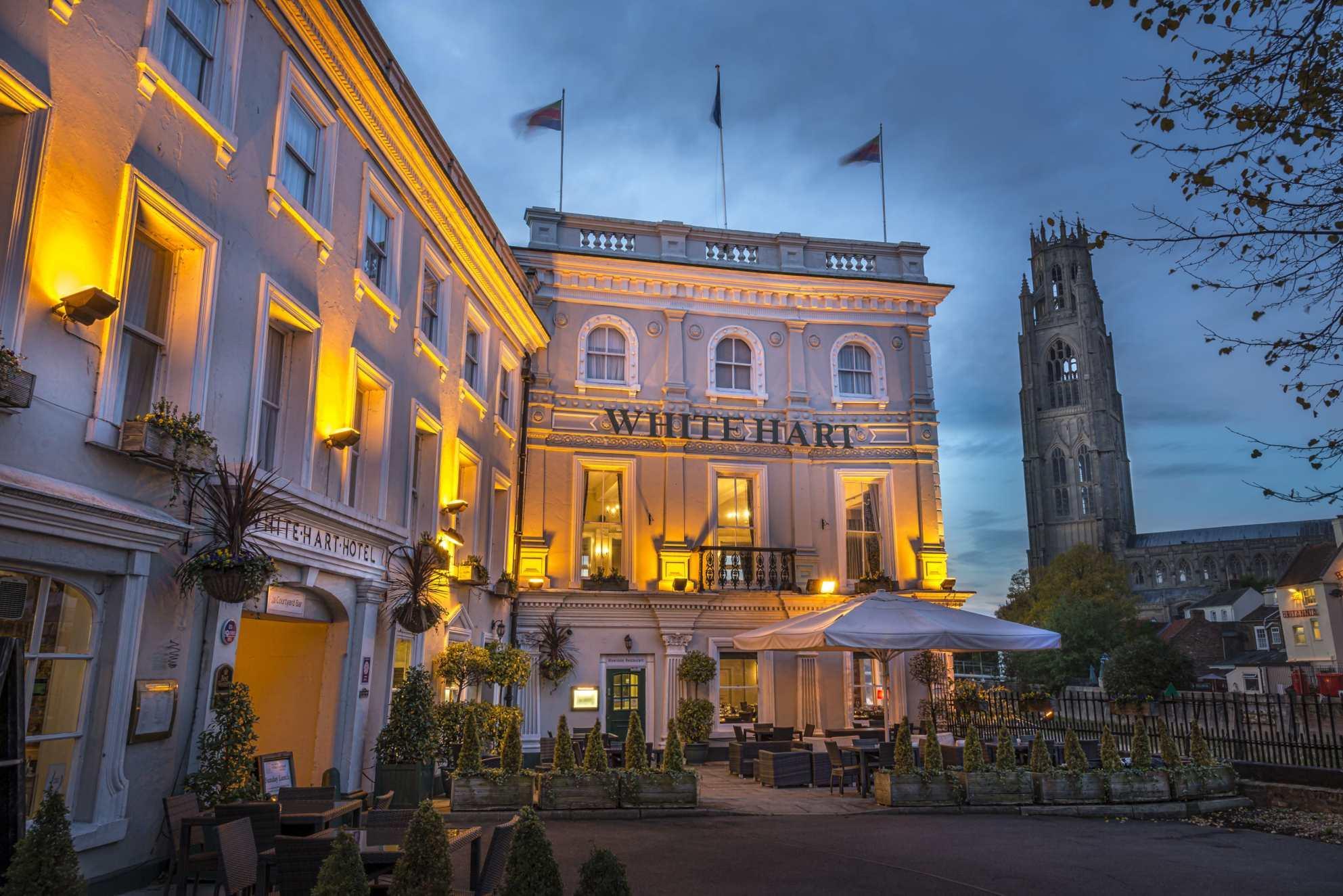 Courtyard Bar at the White Hart Hotel