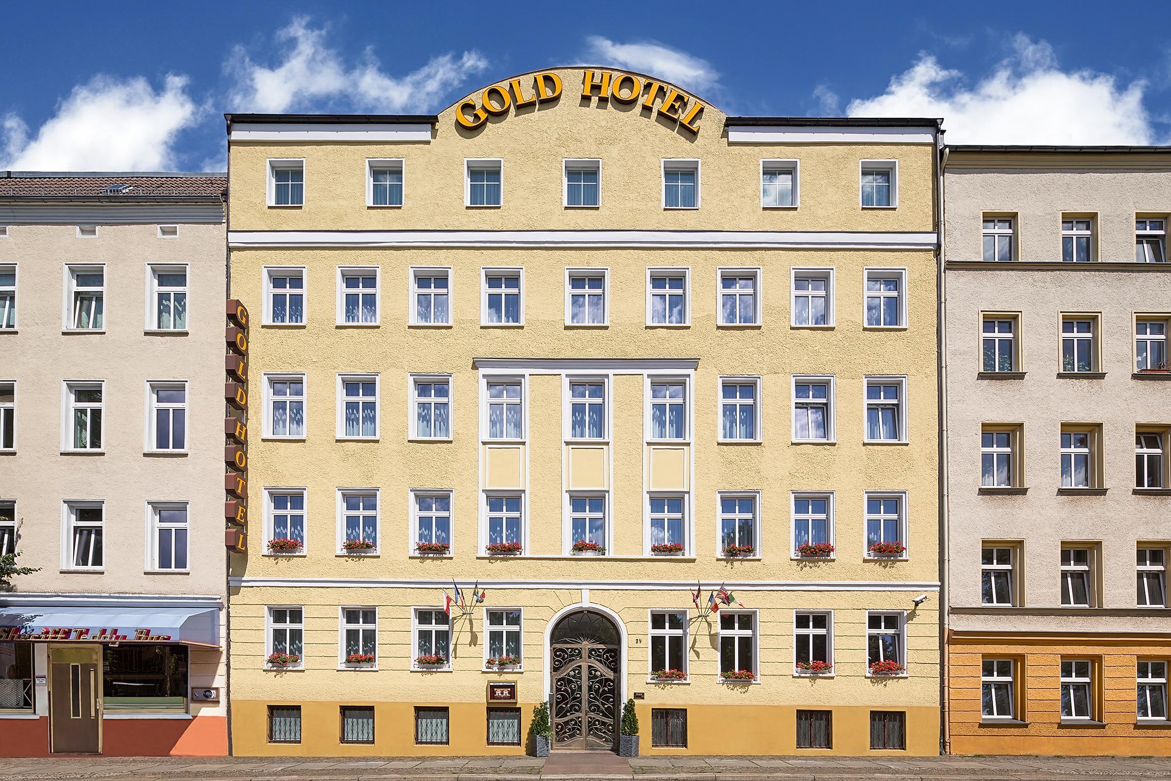 Gold Hotel