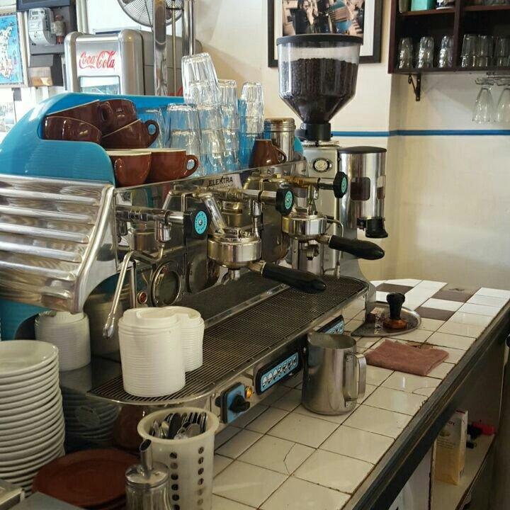 Photo by Retro Carsales L