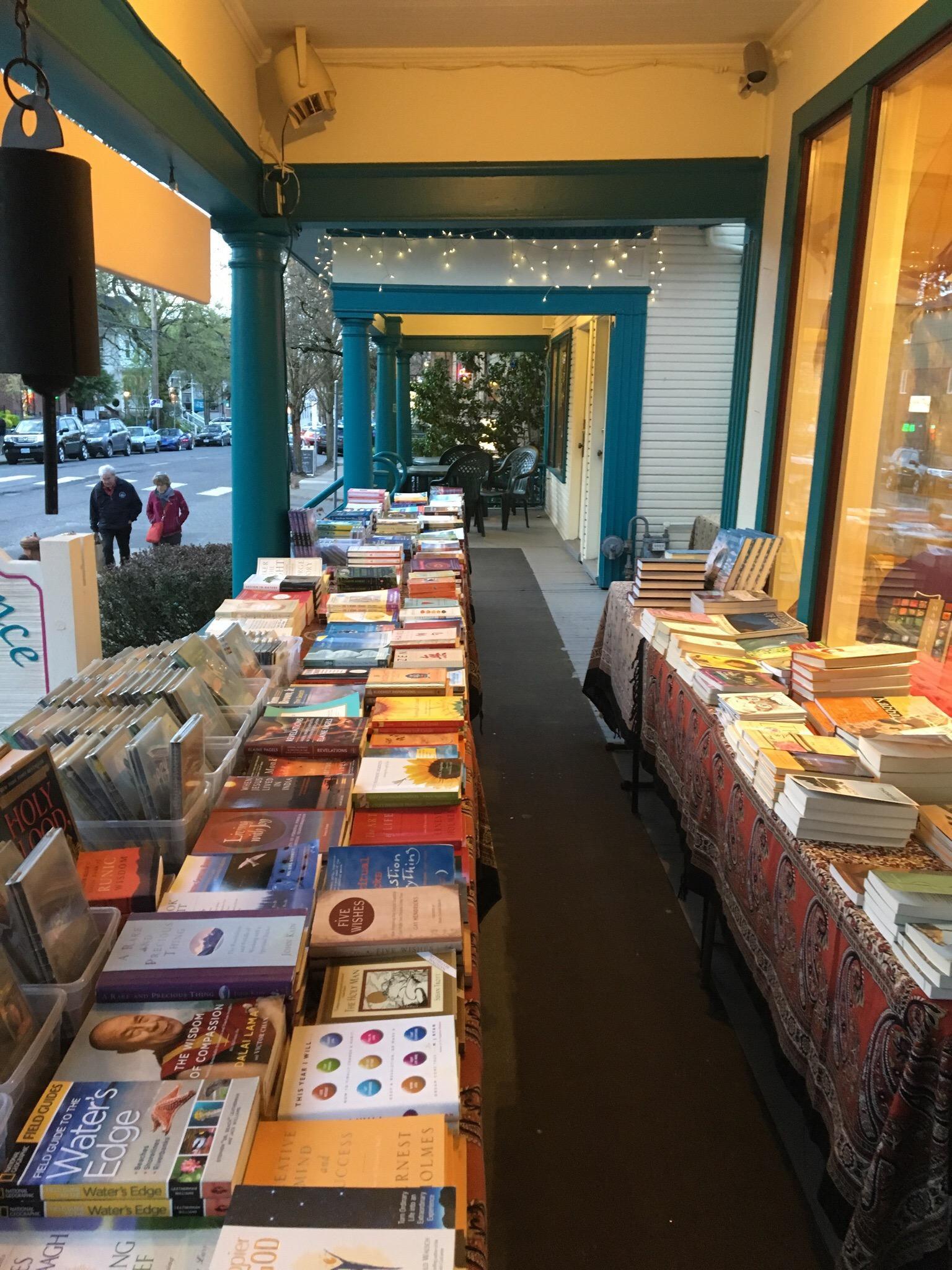 Powell's Books, 3415 SW Cedar Hills Blvd, Beaverton, OR 97005, US ...
