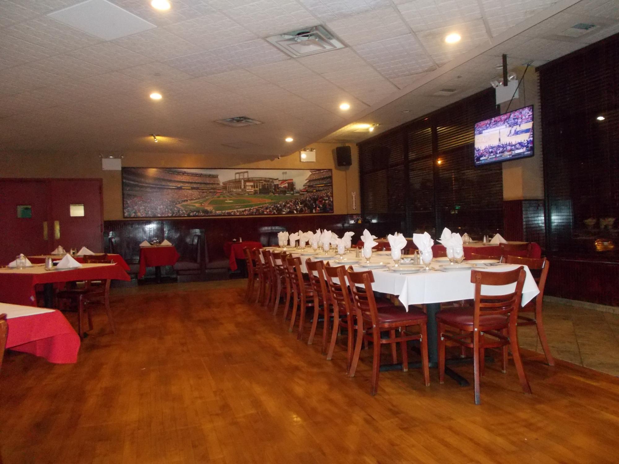 Pine Restaurant & Bar of Queens