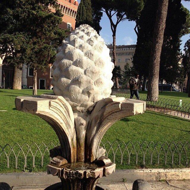 Fontana della Pigna