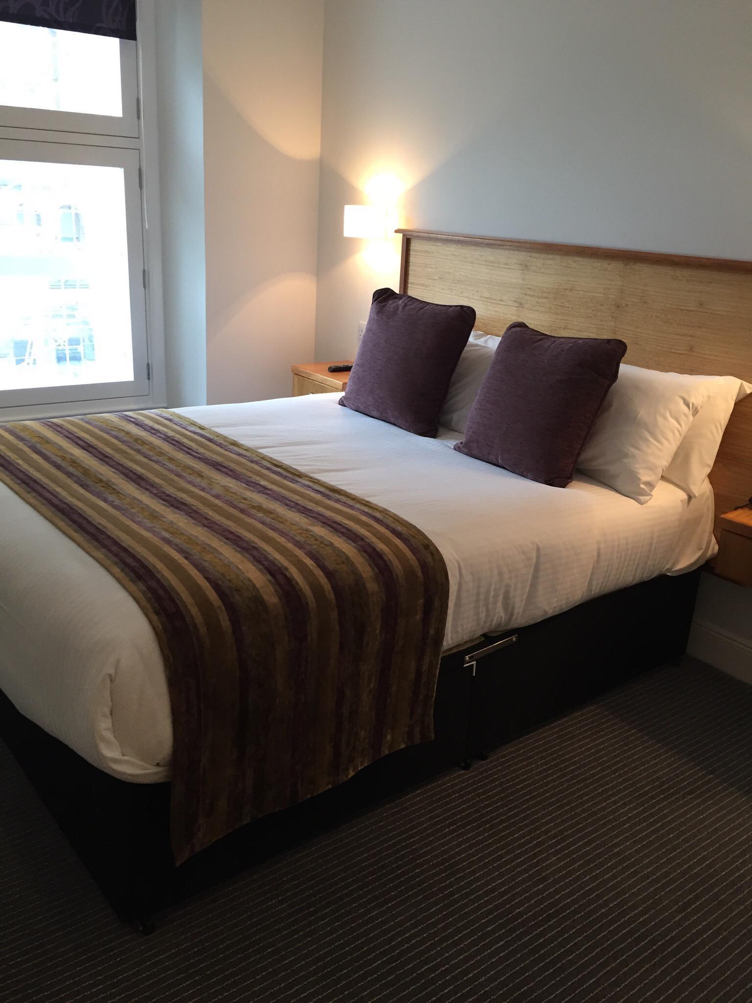 Royal Athenaeum Suites