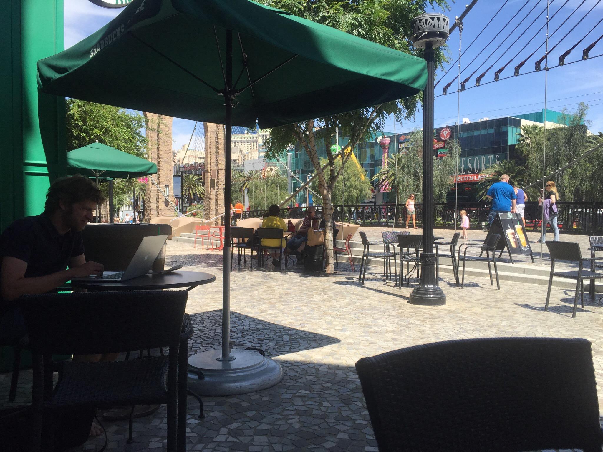 Starbucks - PREMIUM OUTLETS