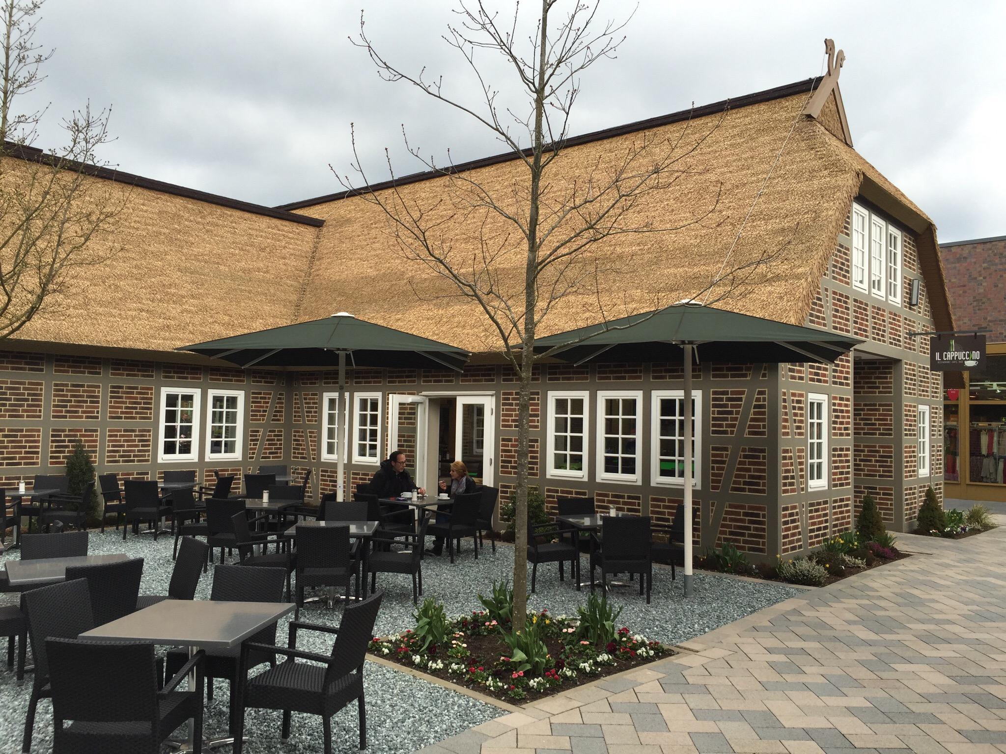 Photo by redlightonsinger