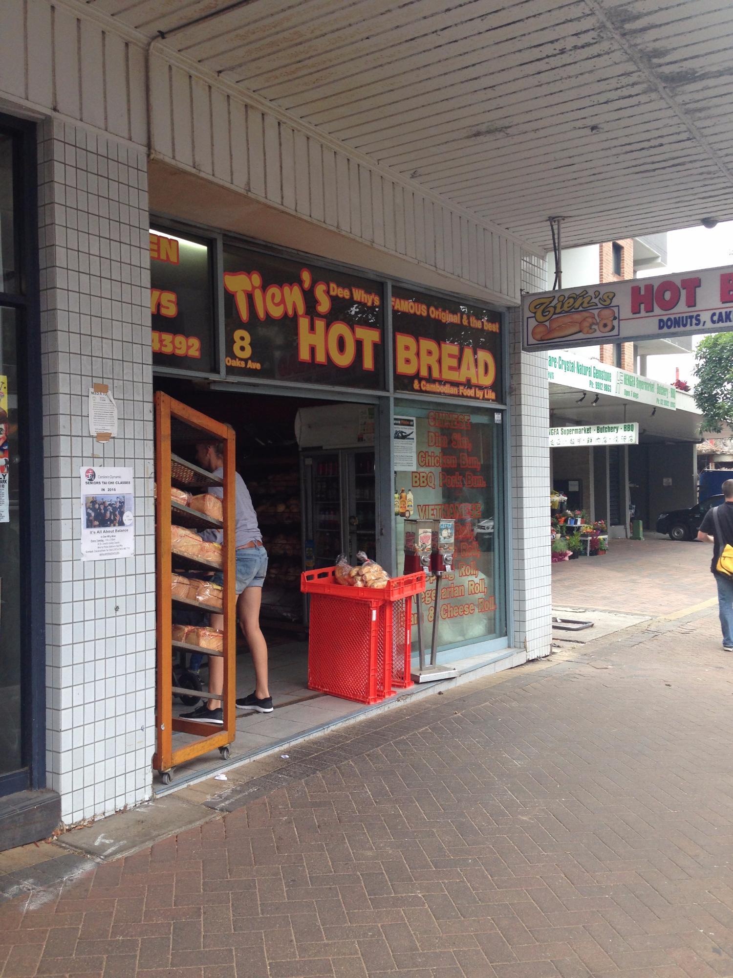 Tiens Hot Bread Shop
