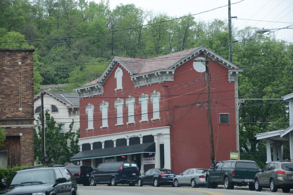 Herb & Thelma's Tavern