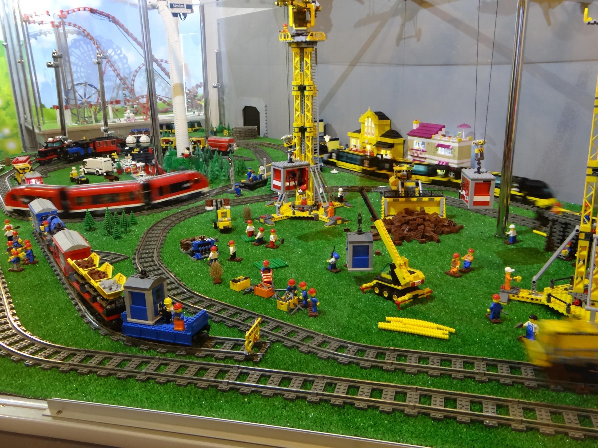 Private Museum of Technology and Structures made of LEGO