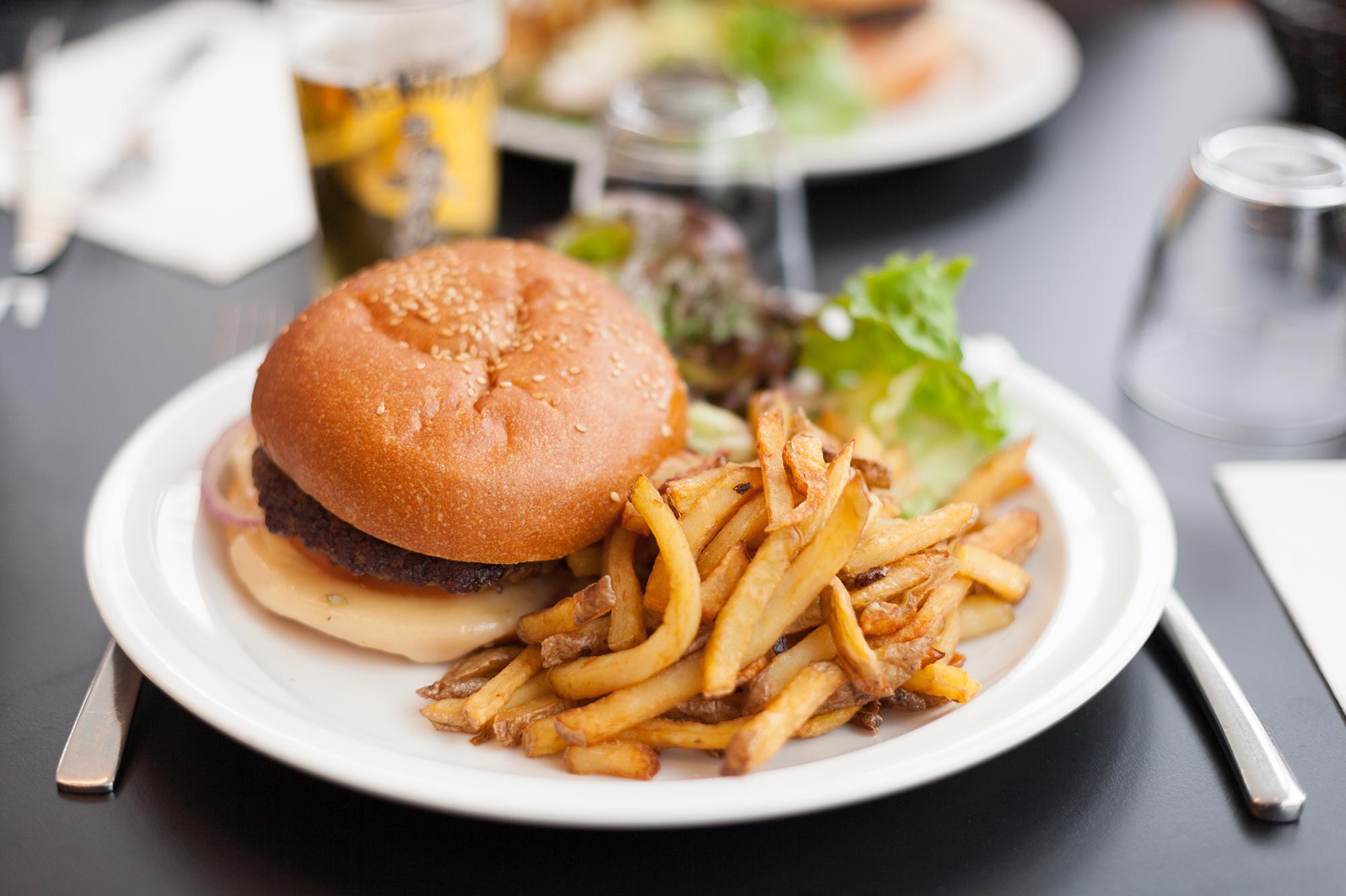 Café Fluctuat Nec Mergitur