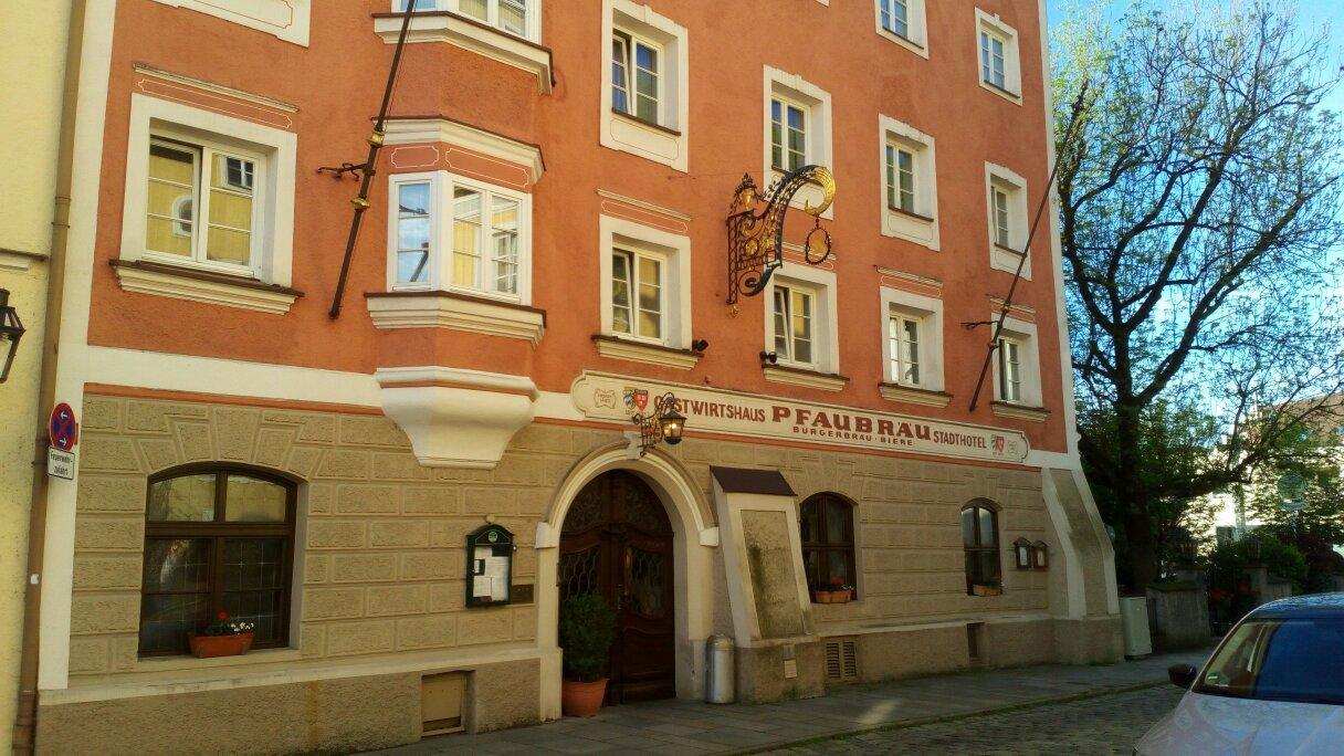 Pfaubrau