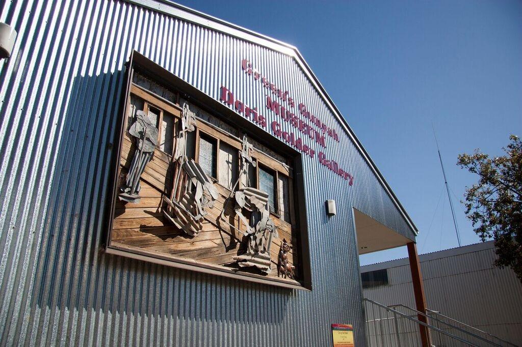 Doris Golder Wool Art Gallery