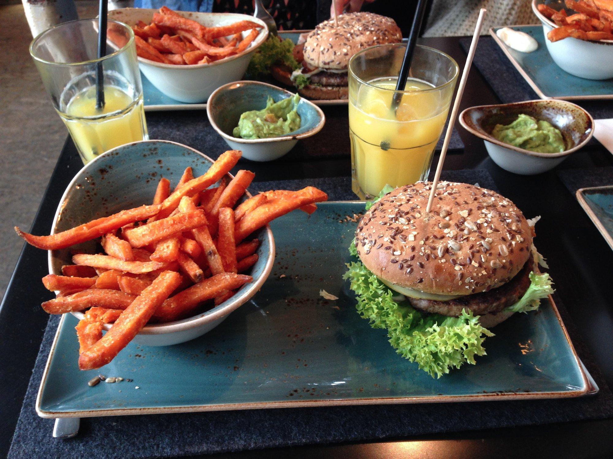 HANS IM GLUECK Burgergrill & Bar