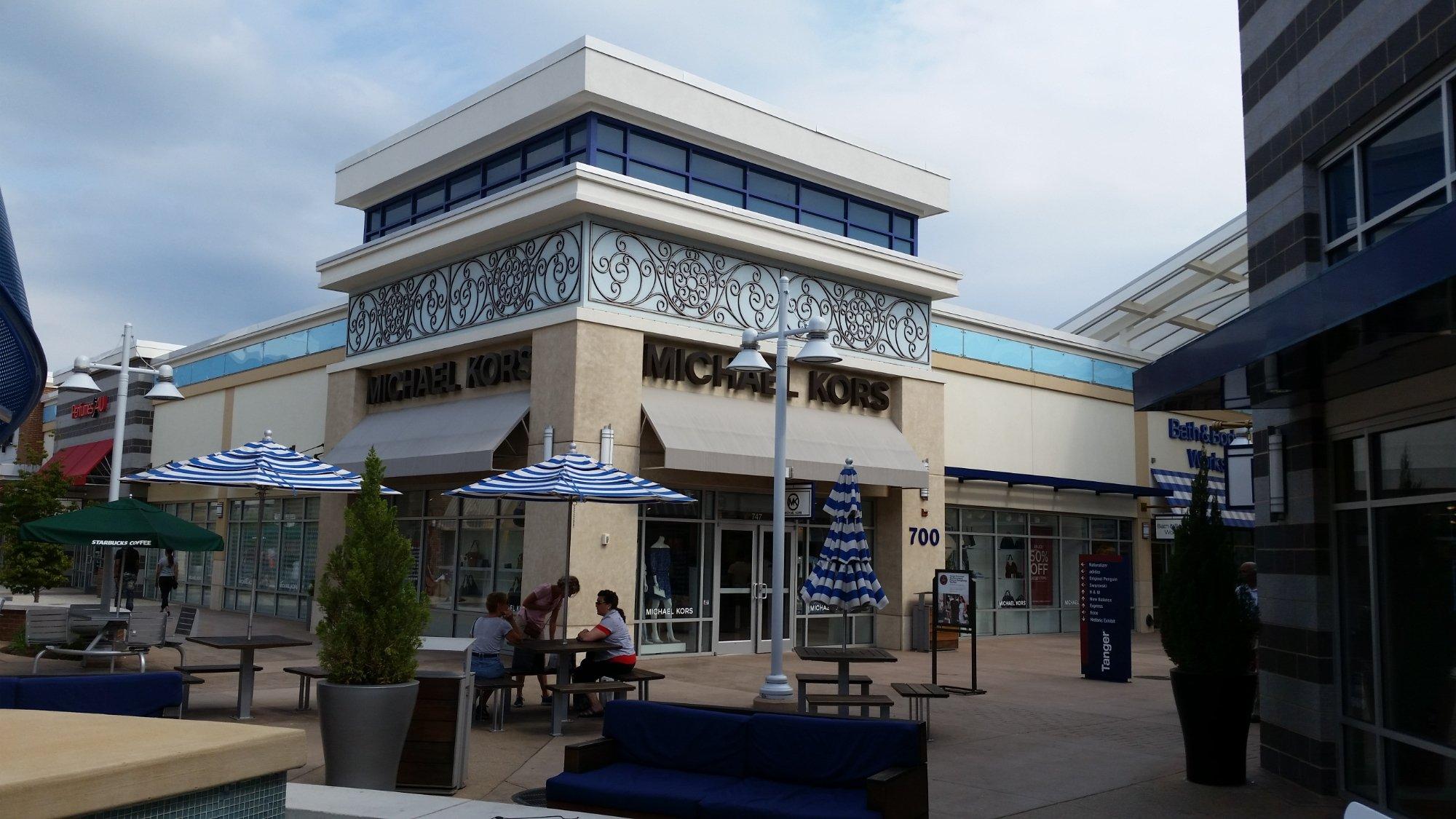 TUMI Outlet Store - Outlets at National Harbor