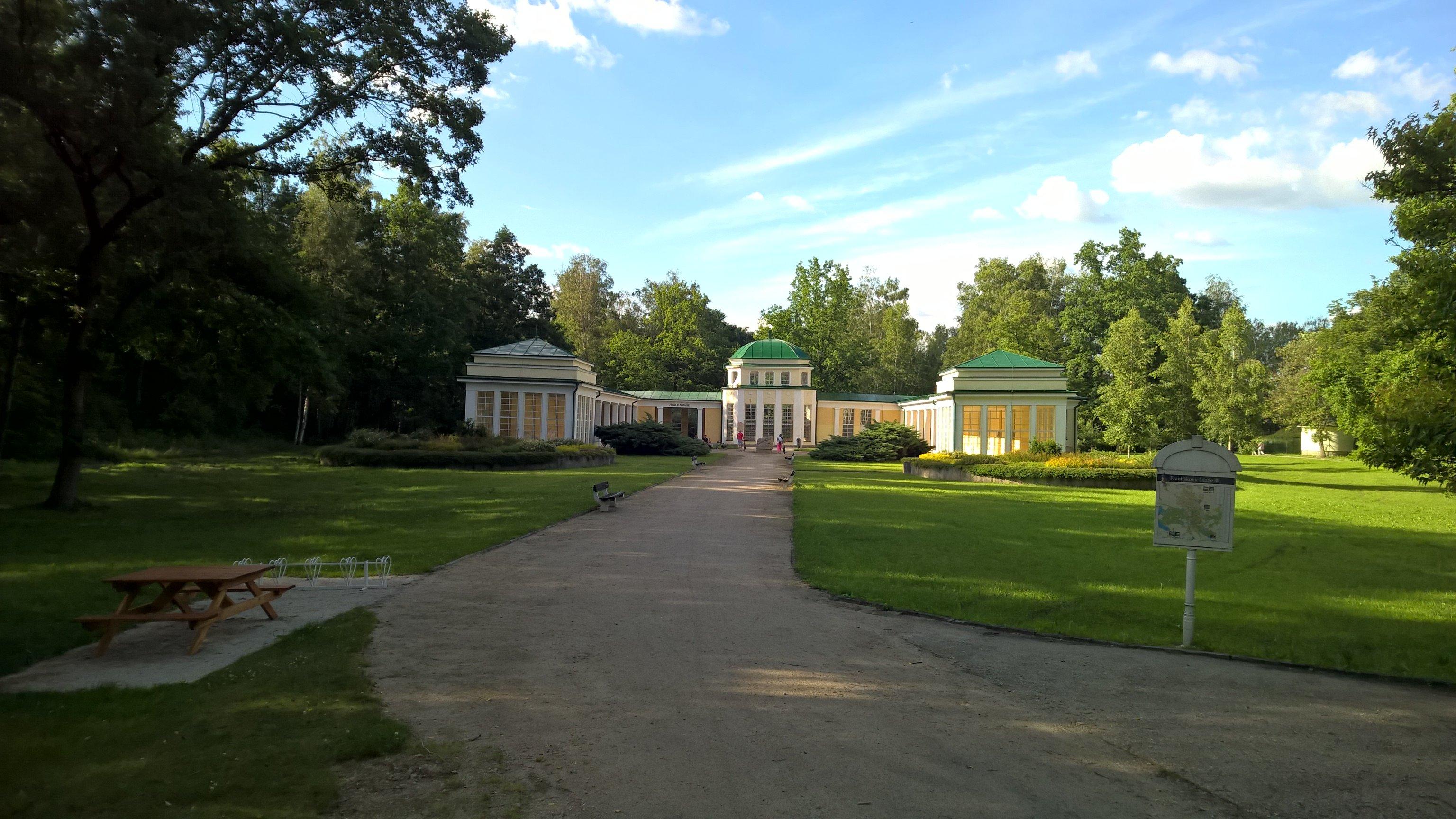 Natalie stream collonade