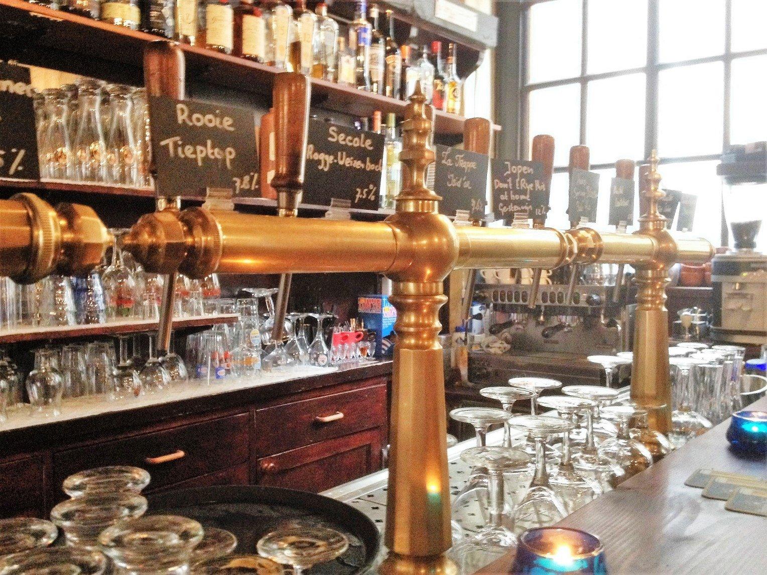 Cafe In De Blaauwe Hand