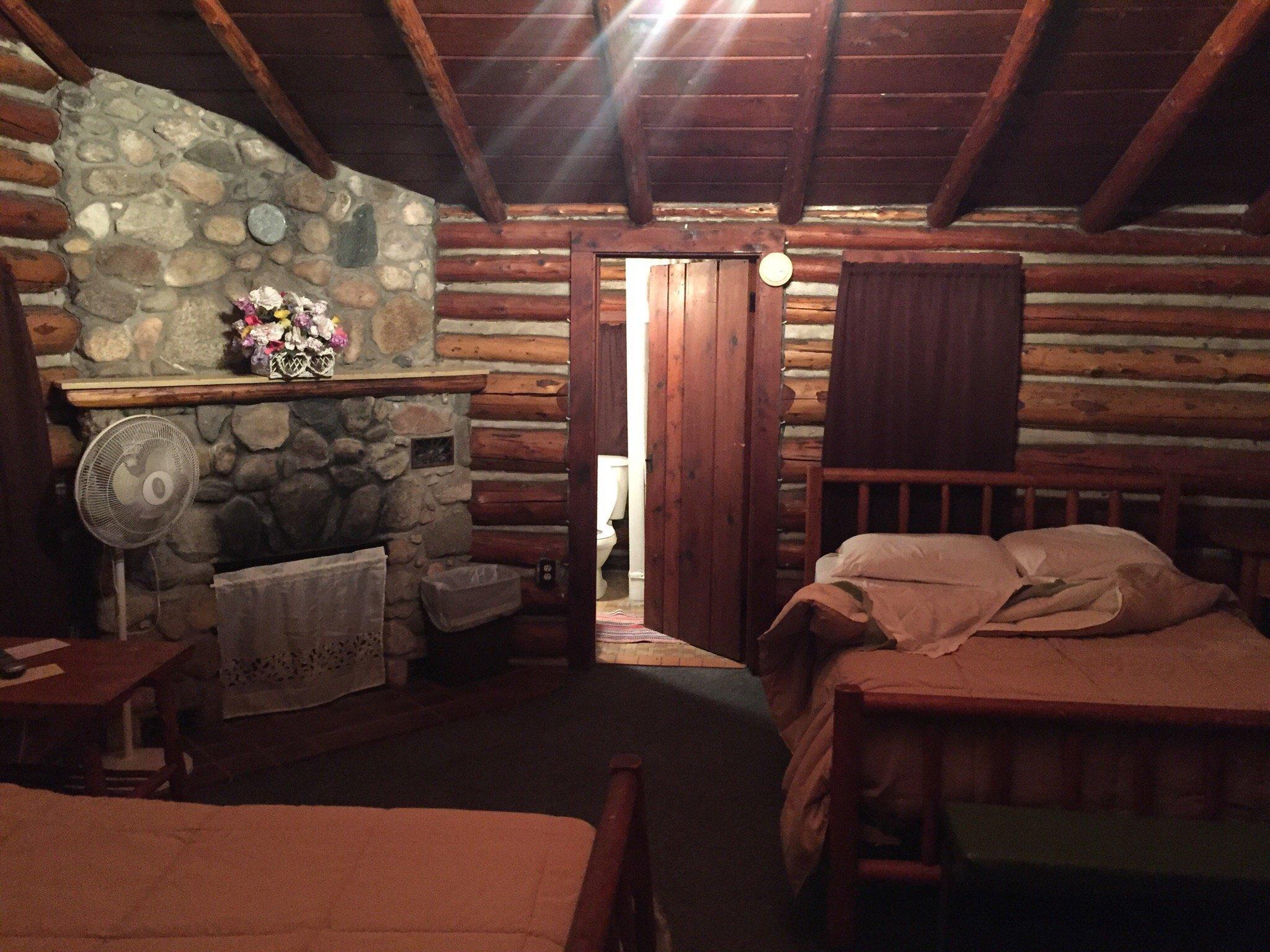 Uhrick's Lincoln Log Motel & Campground