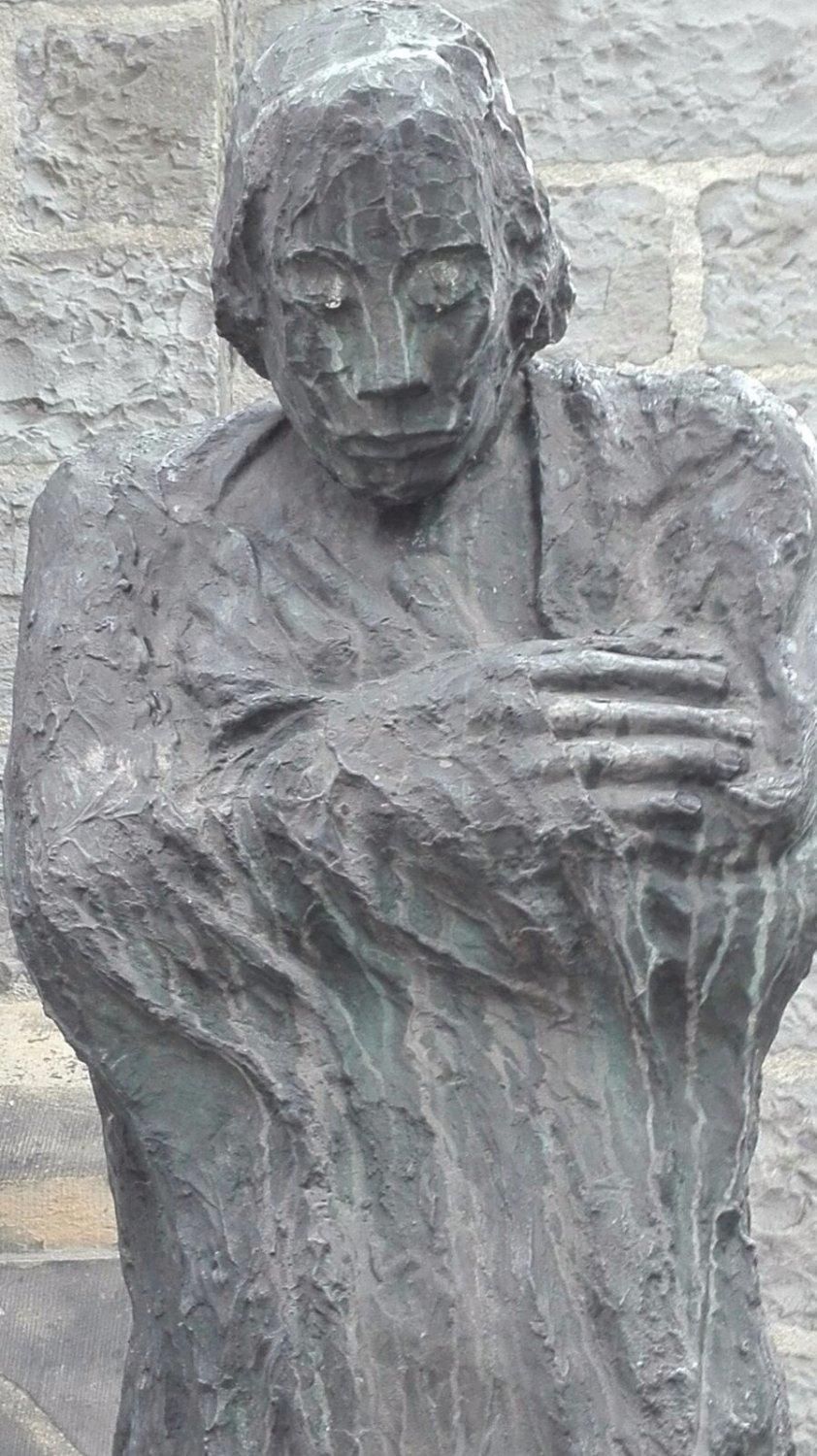 Skulptur "Der Frierende"