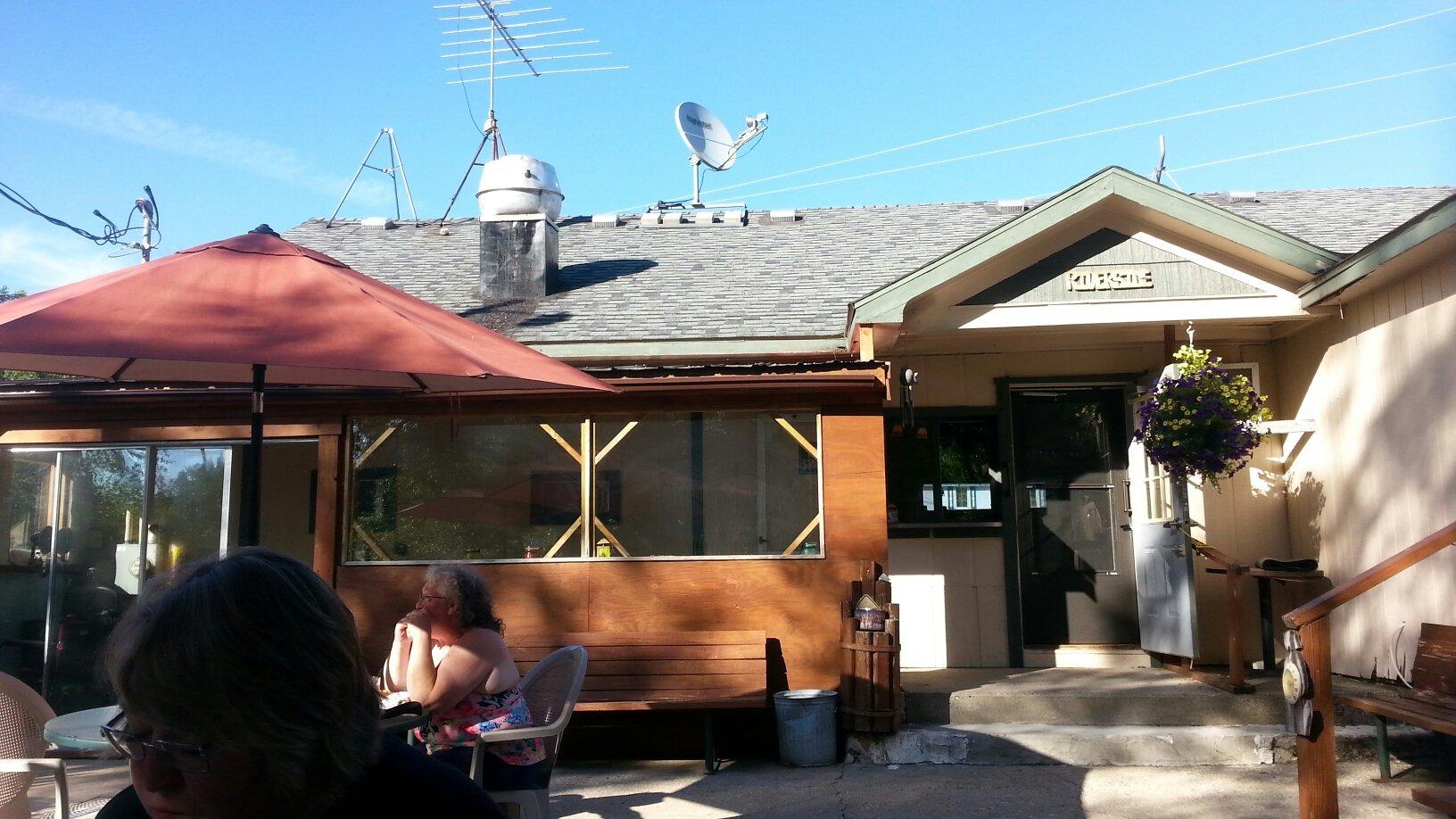 Lovells Riverside Tavern