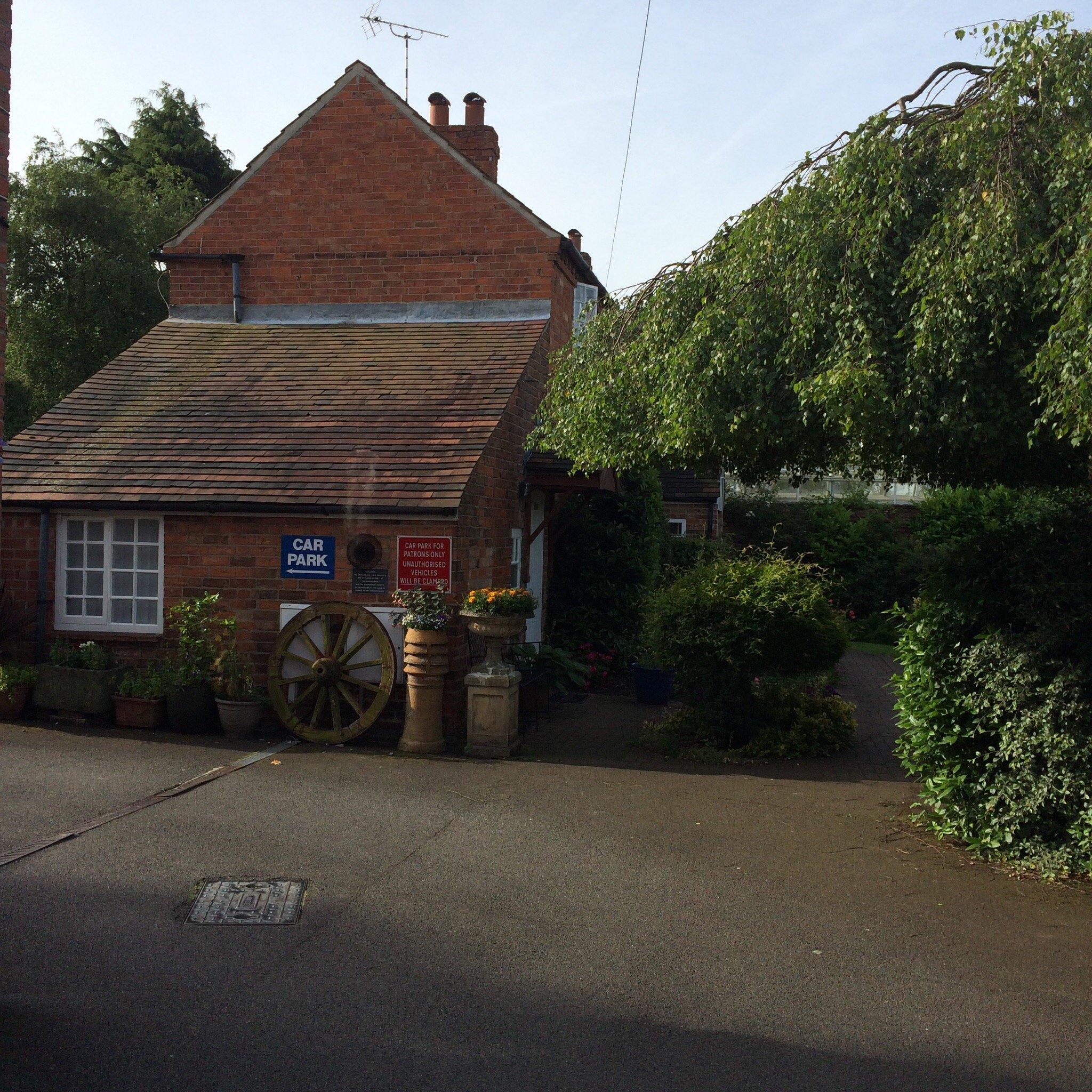 County Cottage Hotel
