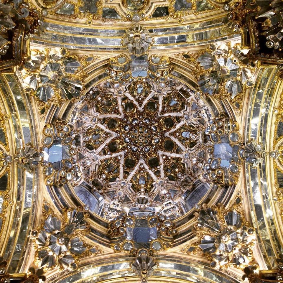 Camarín de Nuestra Señora del Rosario Coronada