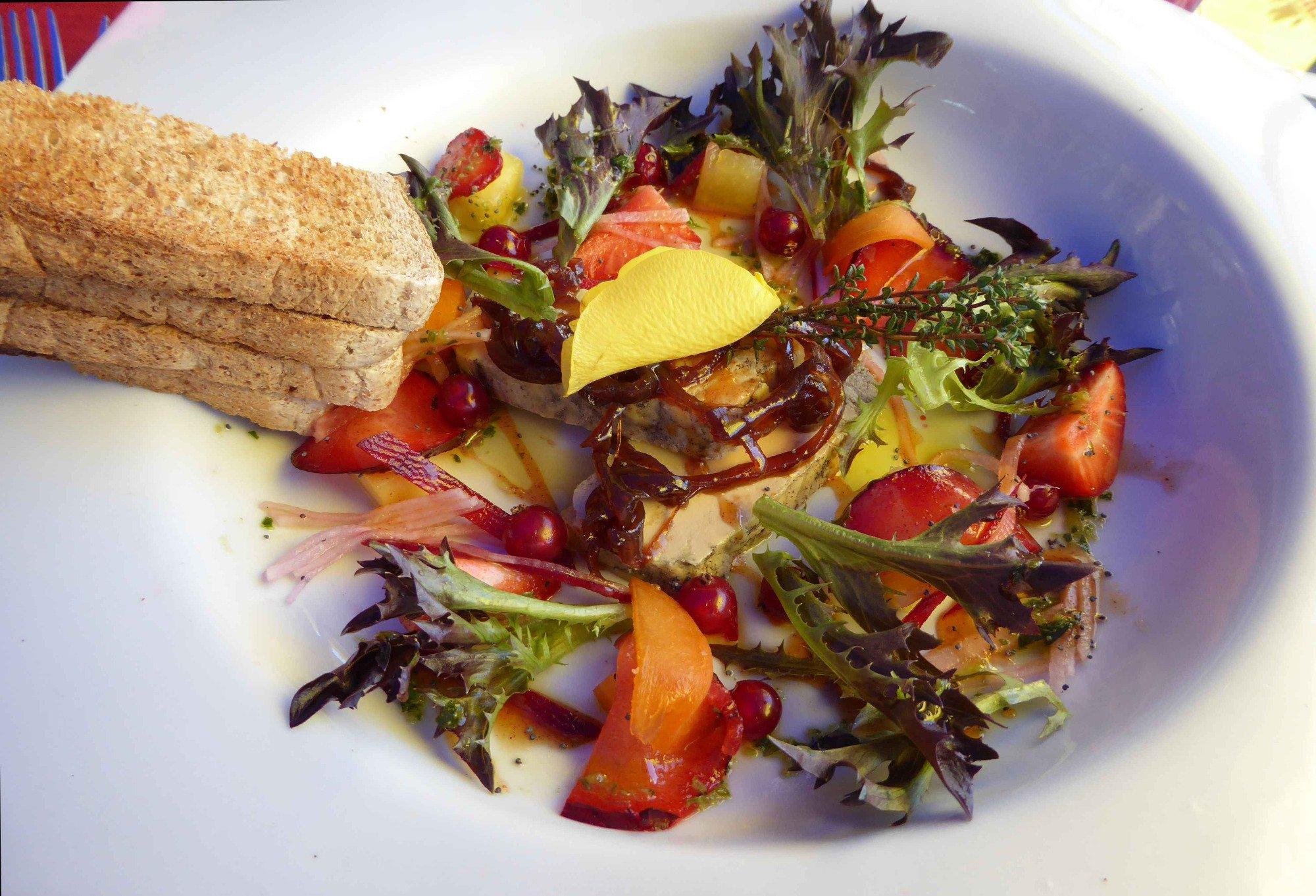 Photo by Louis-Gérard W