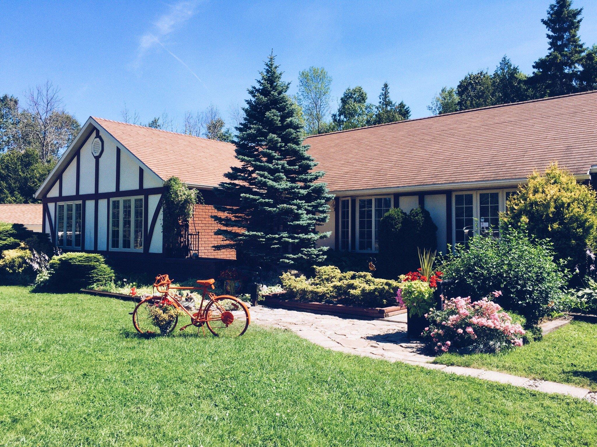 Orange Bicycle Guesthouse and Gardens