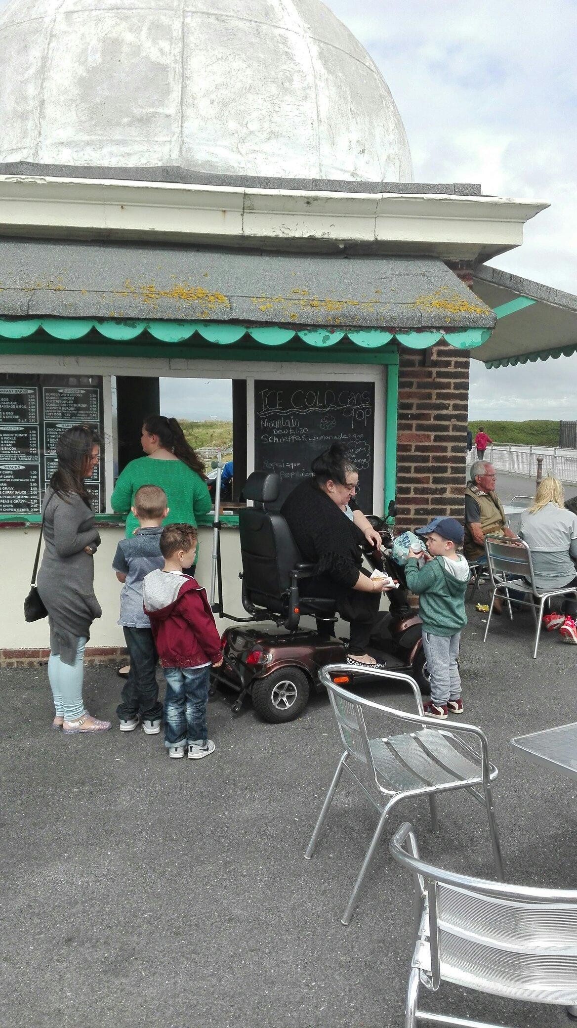 Dolly's Ice Cream and Snack Kiosks