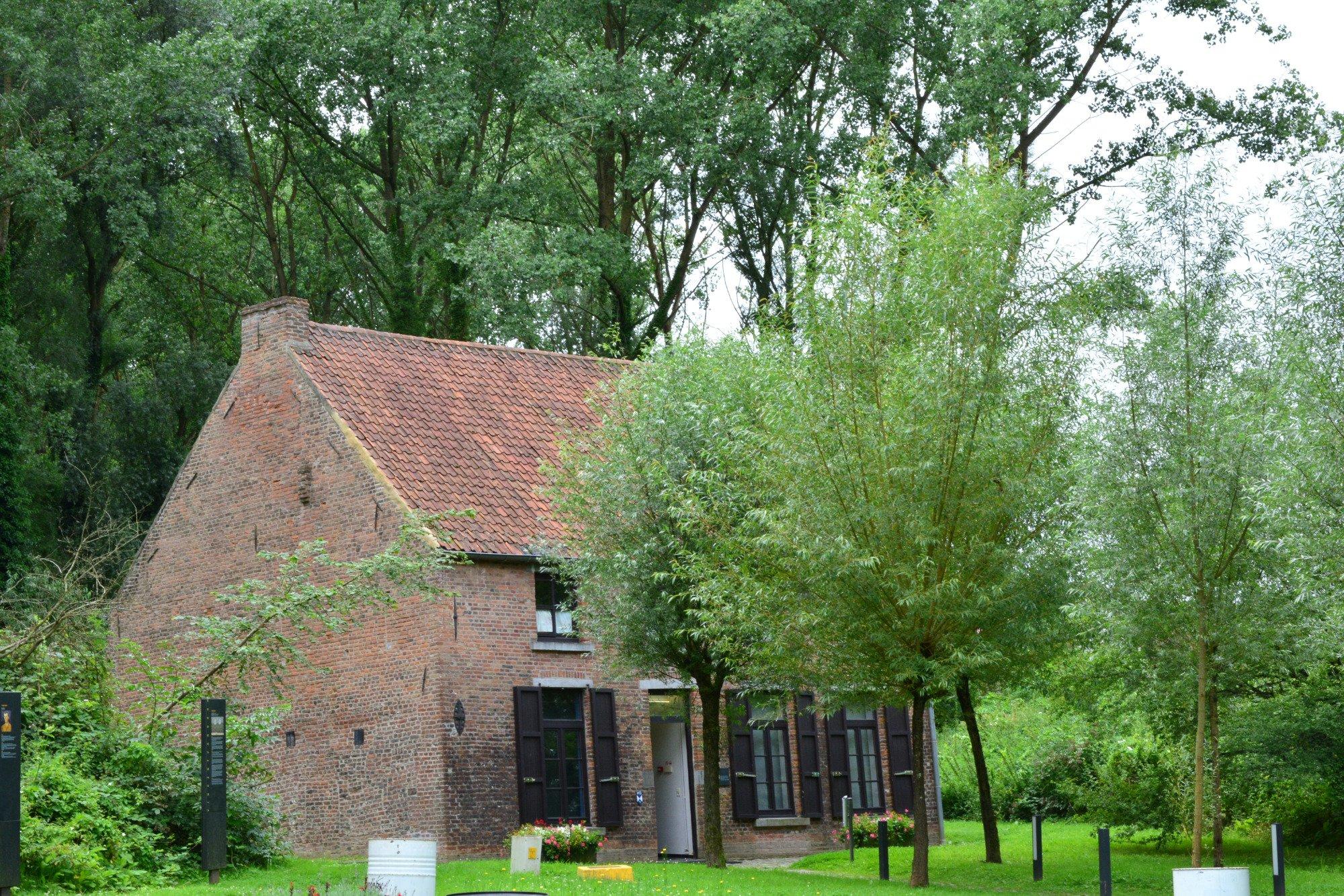 Van Gogh House (Maison Van Gogh)