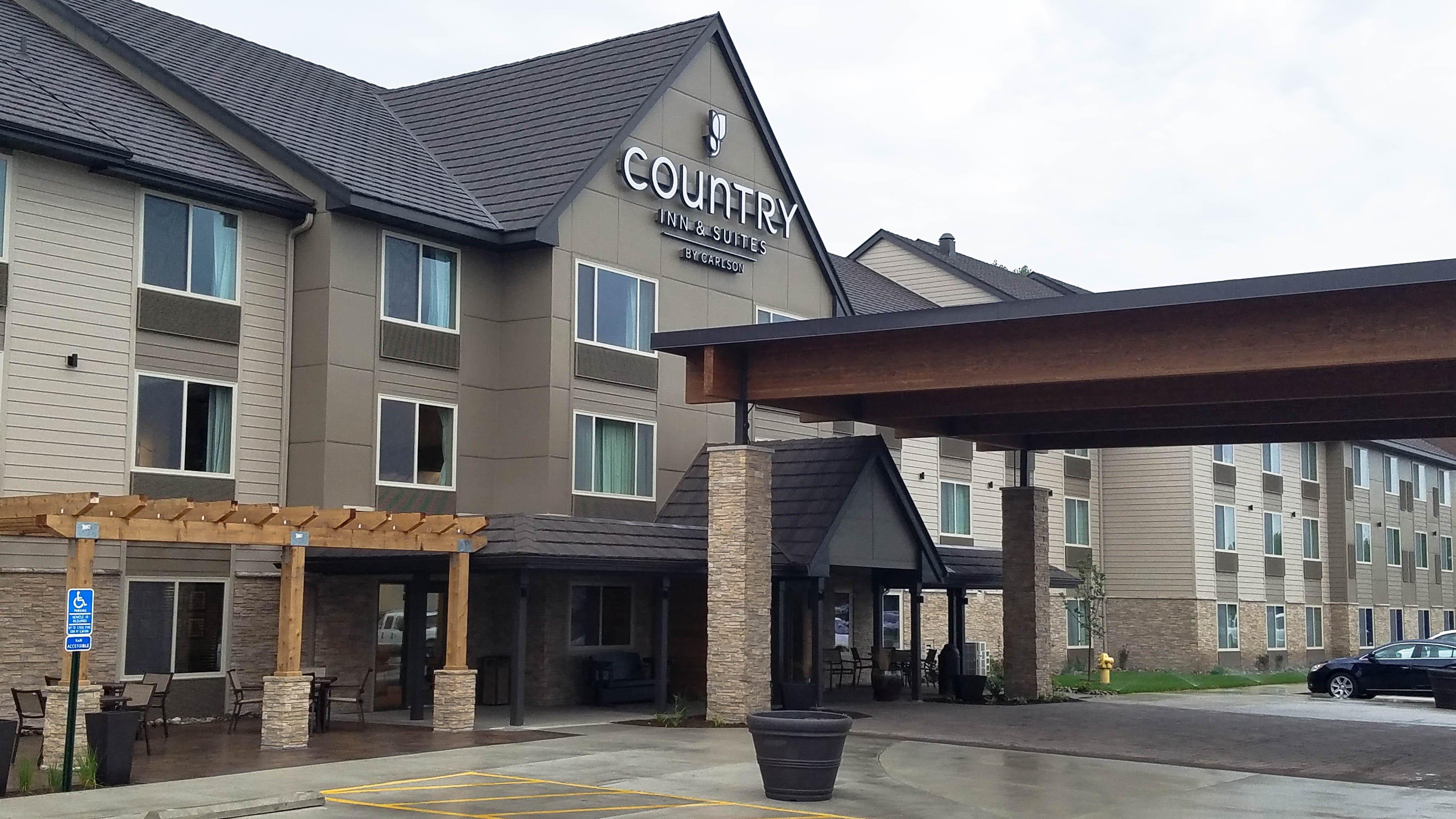 Country Inn & Suites by Radisson, St. Cloud West, MN