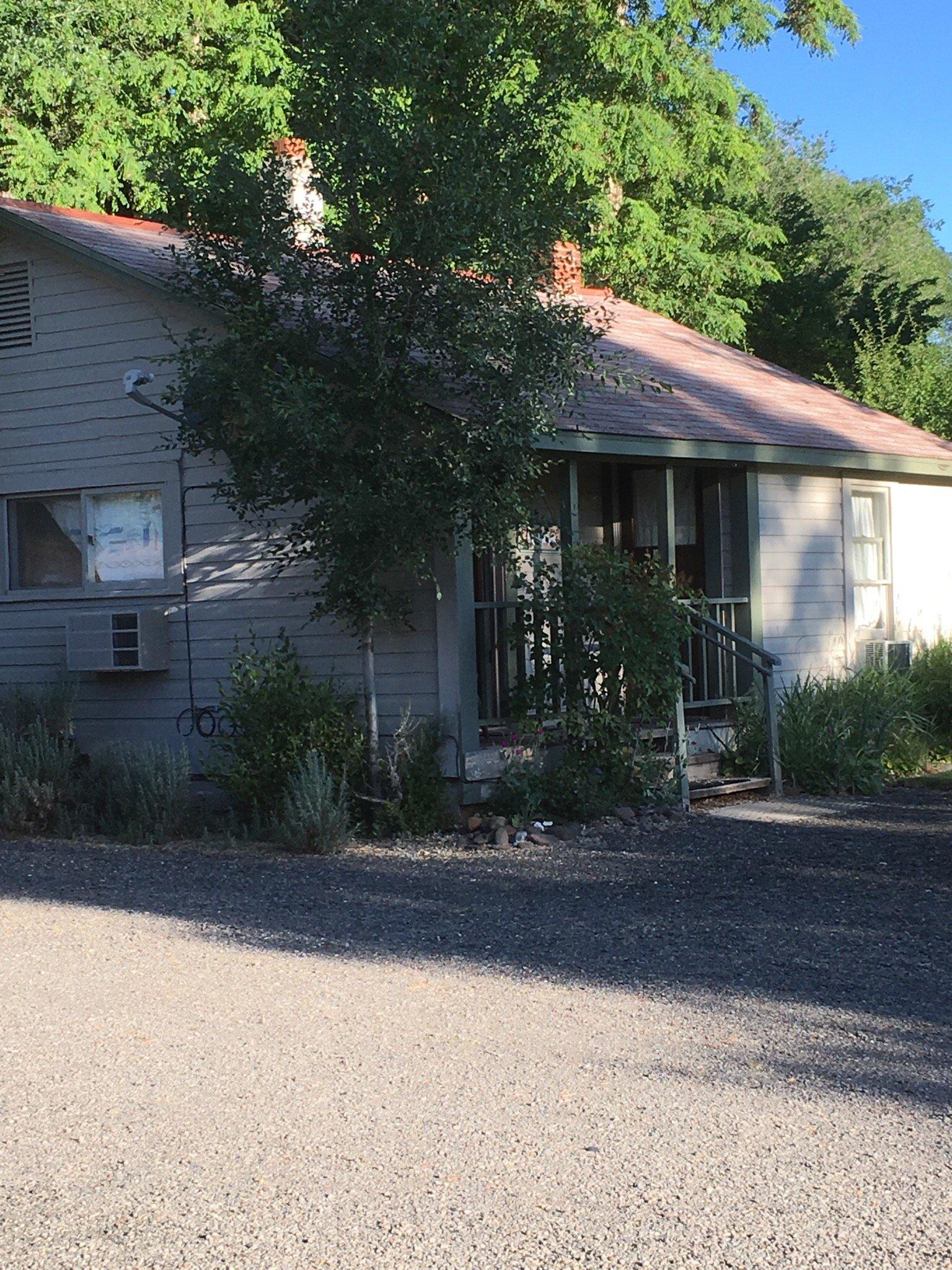 Squeeze-In Restaurant & Deck