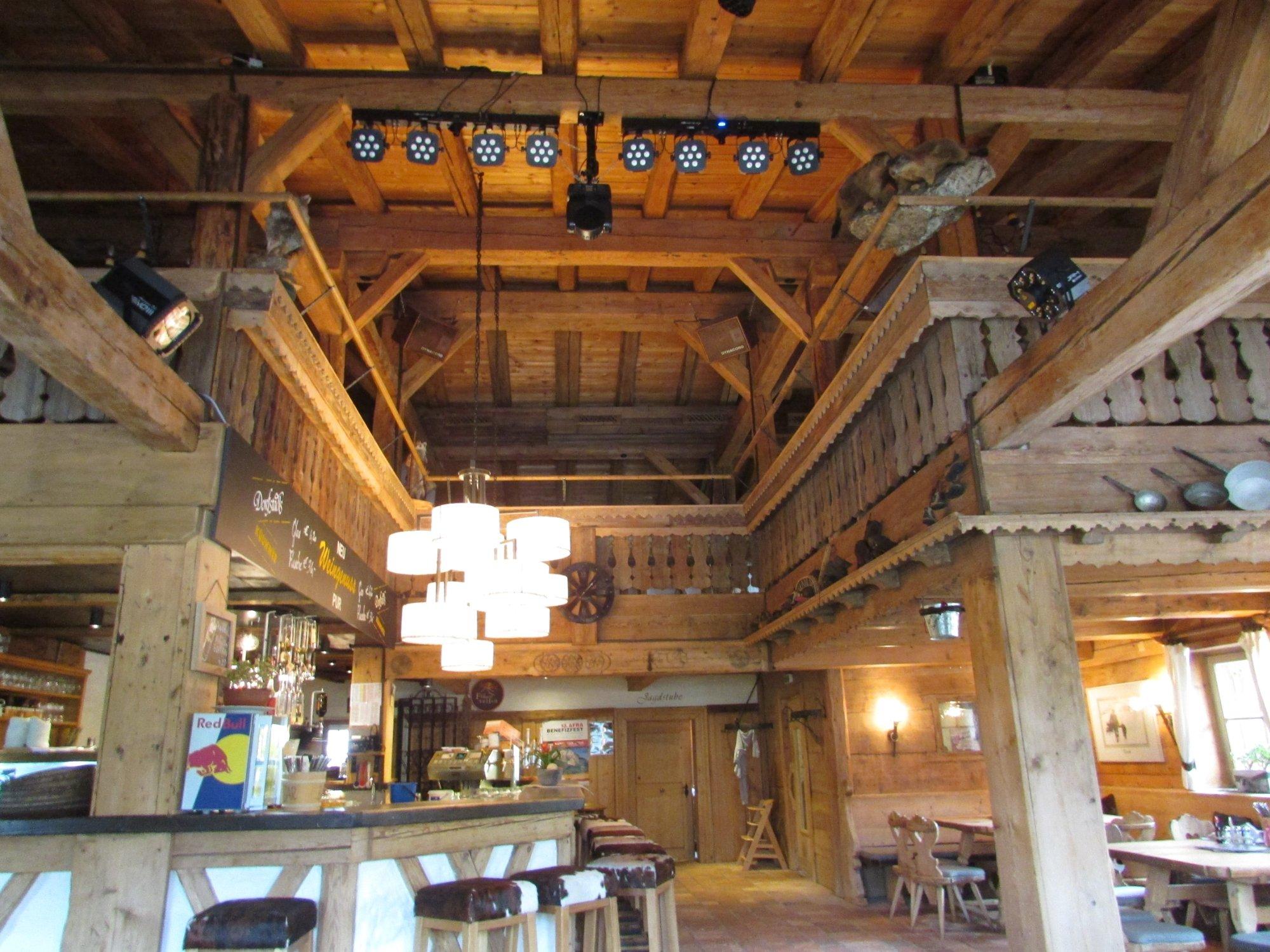 Photo by sandrinehouni