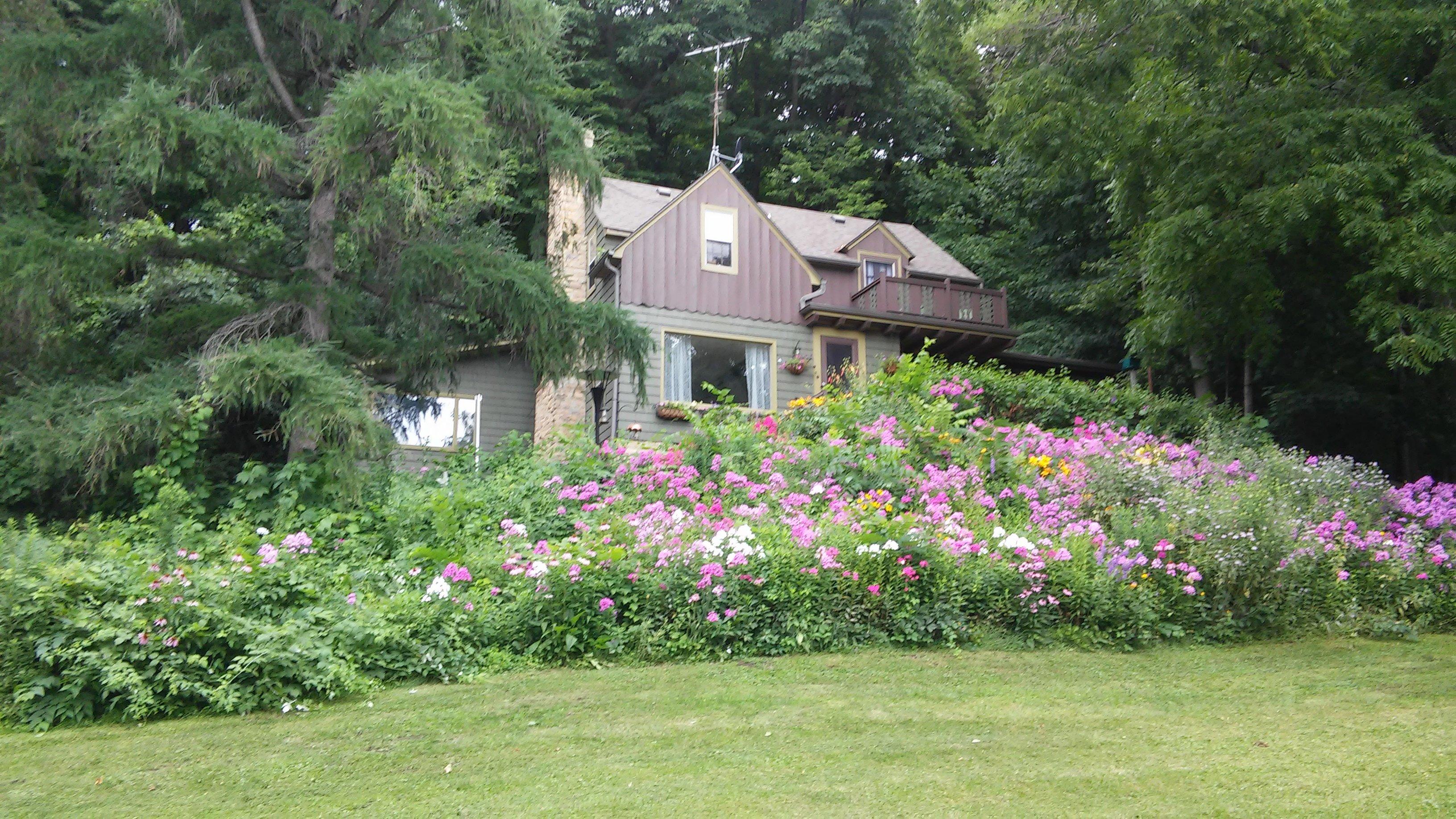 Contented Cottage Bed and Breakfast