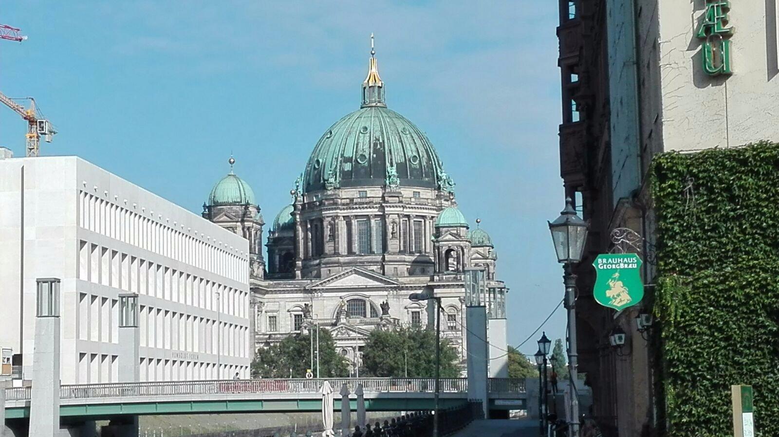 Historische Uhr am Spreeufer