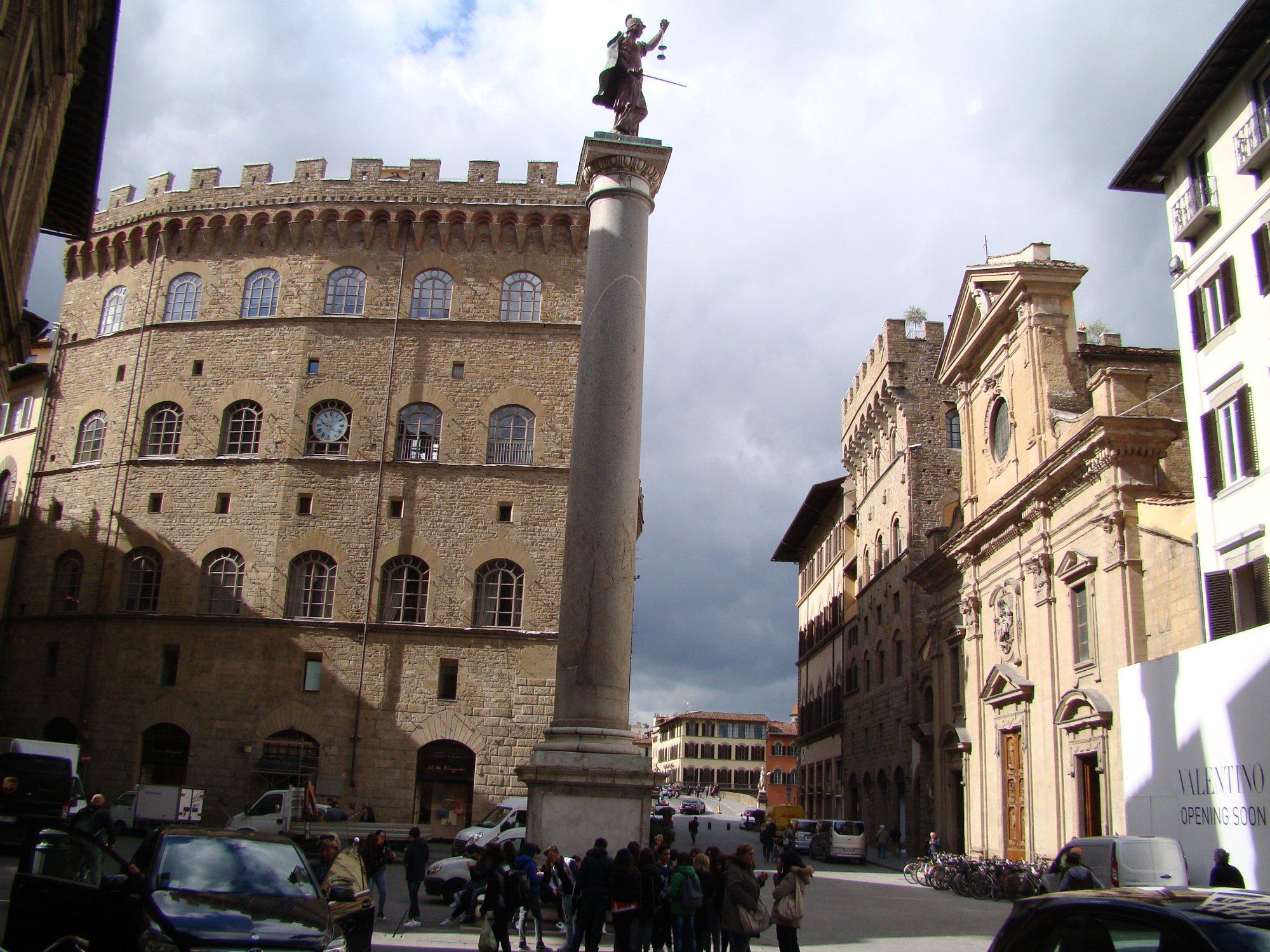 Piazza Santa Trinita
