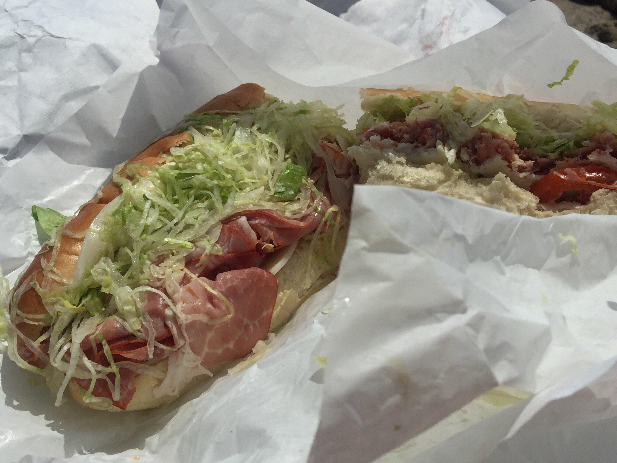 Italia Deli & Bakery