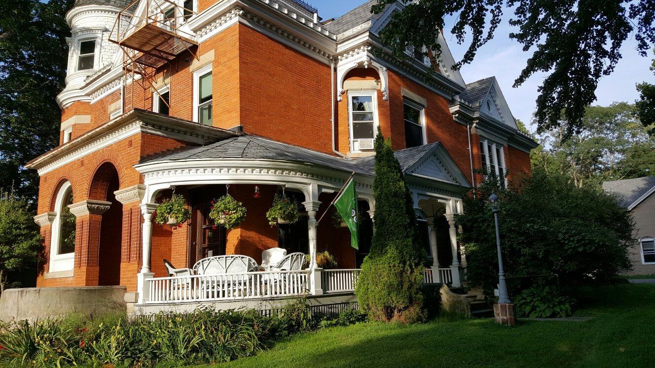 Edwards Waterhouse Inn