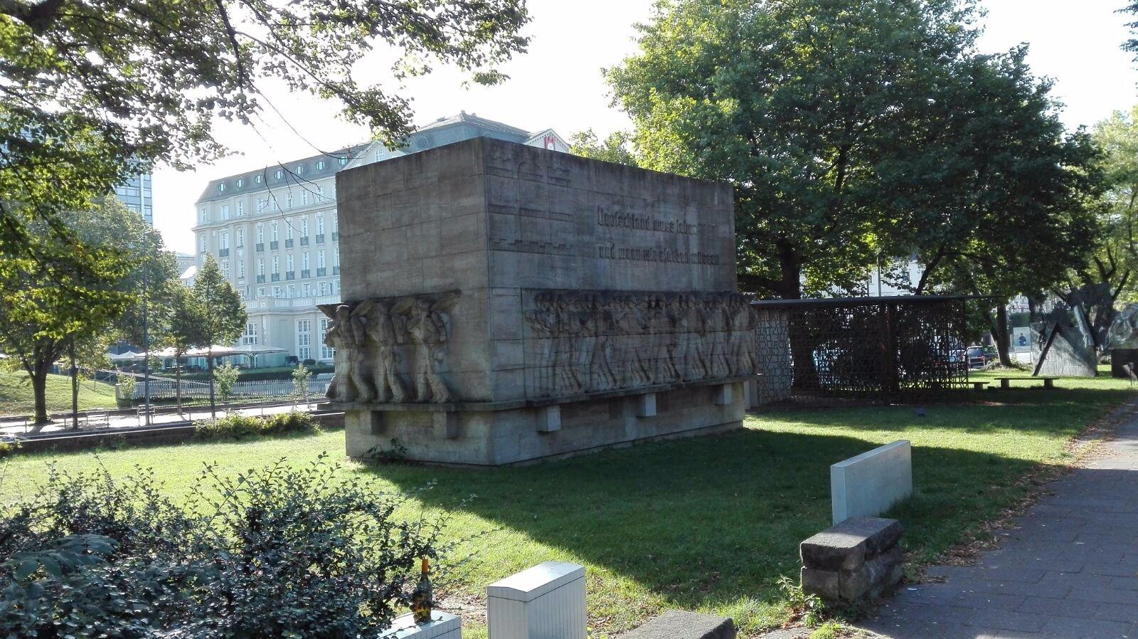 Kriegerdenkmal am Dammtordamm